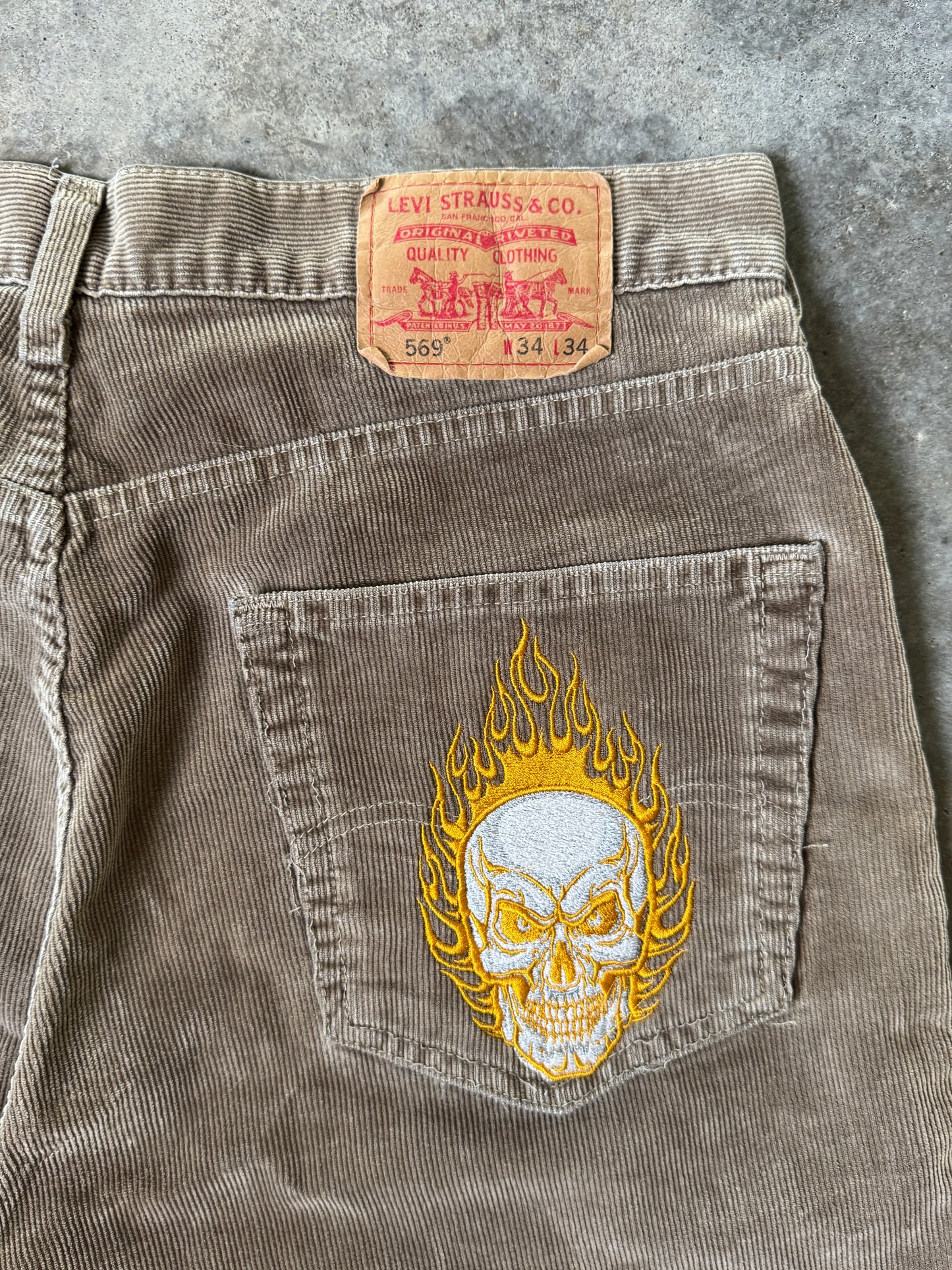 (34) Skull Embroidered Corduroy Shorts