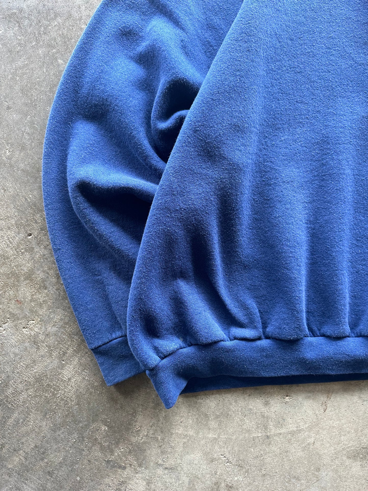 (XL) Vintage 90s Fruit Of The Loom Blue Essential Blank Sweatshirt