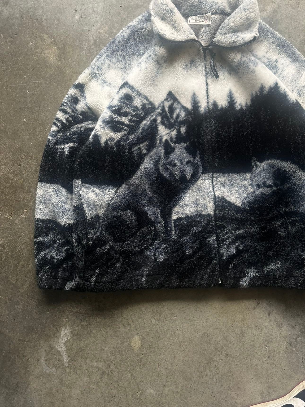 (L) Vintage Wolf Fleece