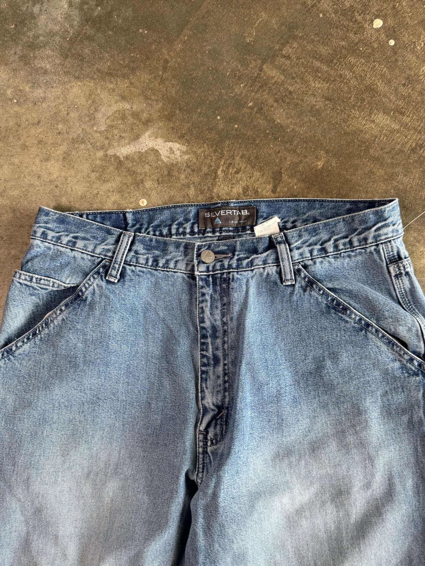 (34 x 32) Levi Silvertab Jeans