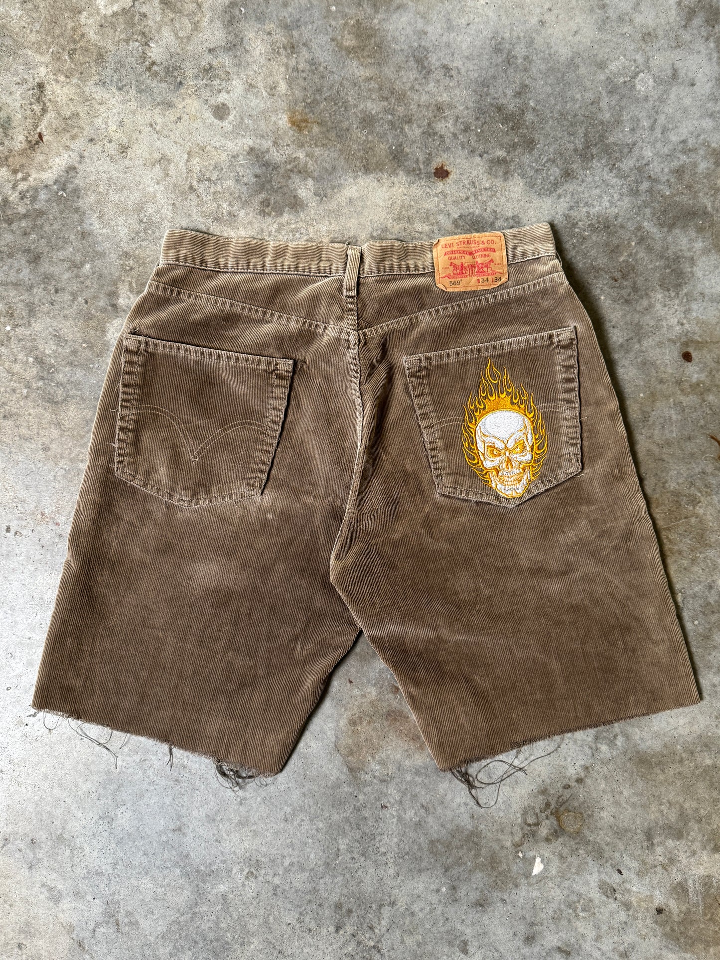 (34) Skull Embroidered Corduroy Shorts