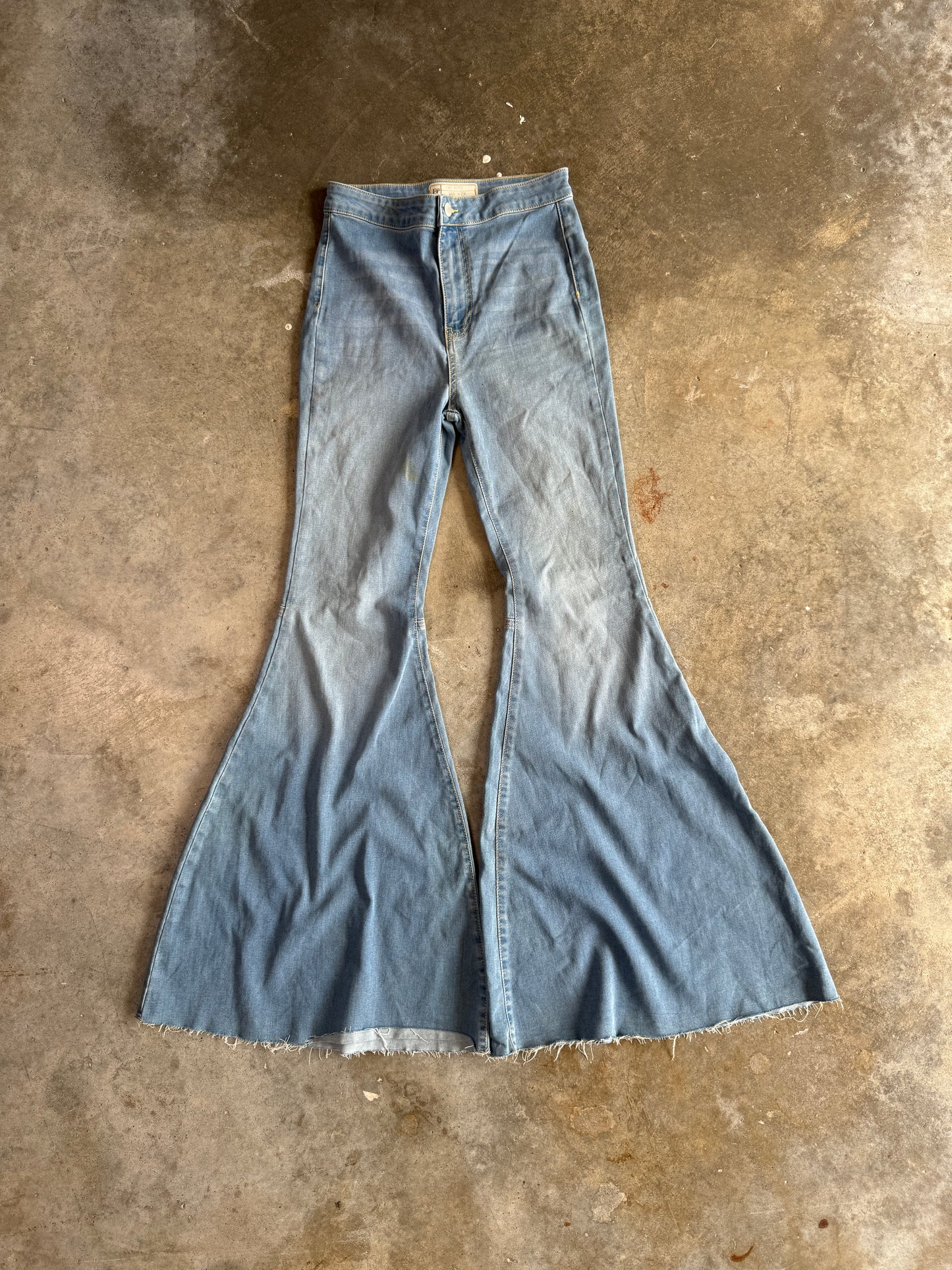 (27 x 34) Wmns Flared Denim Jeans