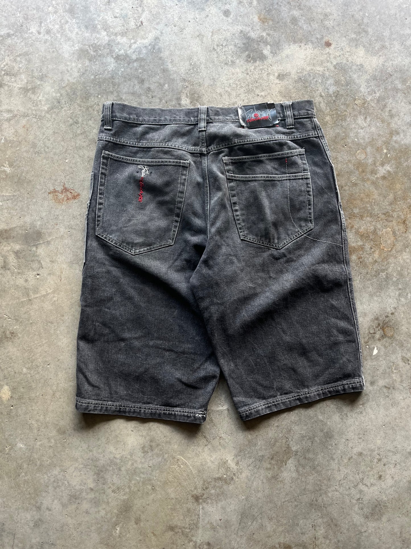 (40) Fubu Jorts