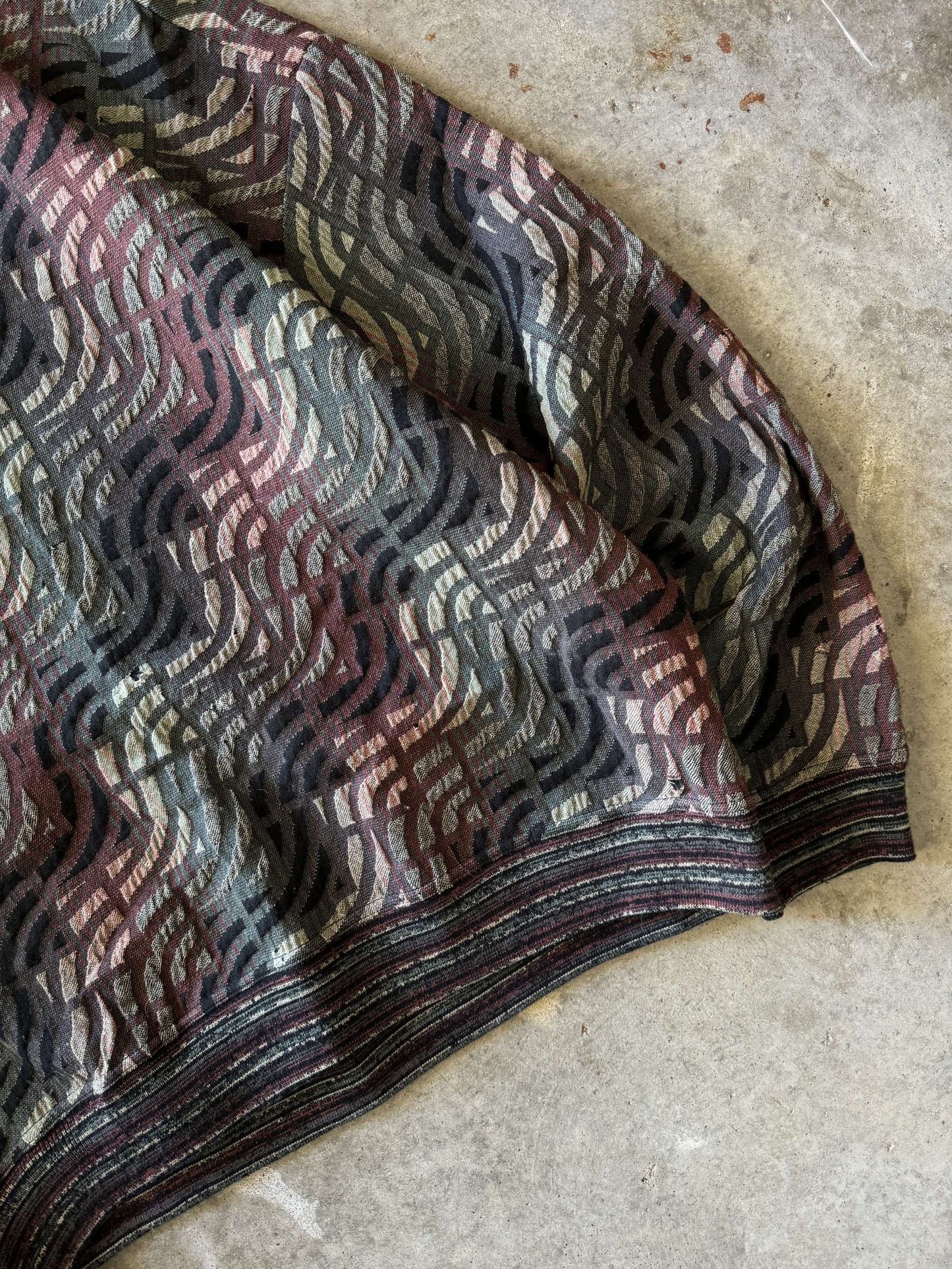 (L) Vintage Wavy Sweater