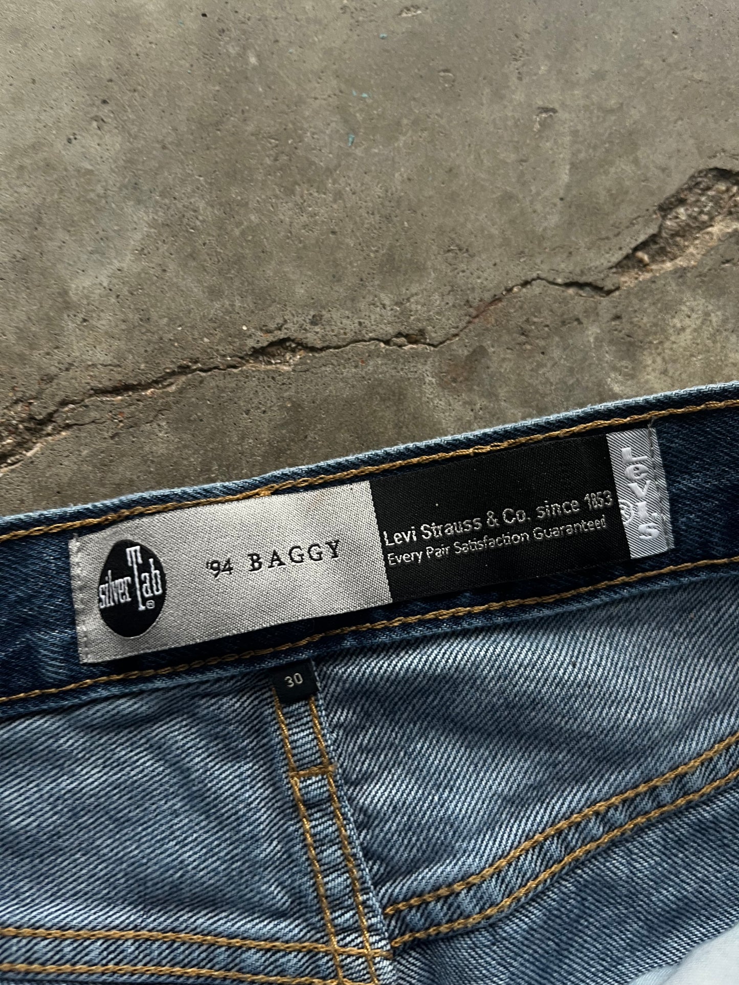 (30 x 31) Levi Baggy Silver Tab Denim Jeans