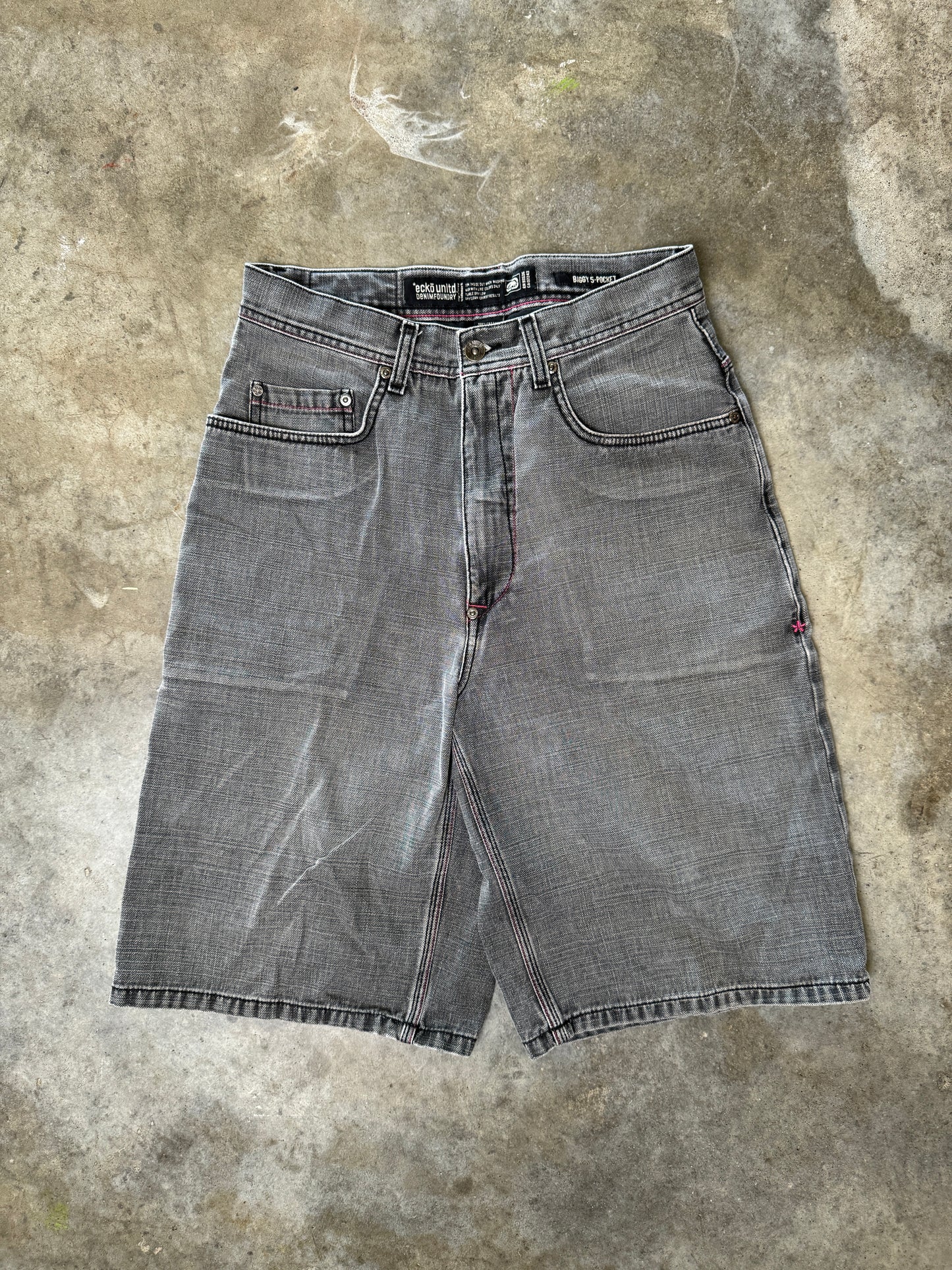 (32) Ecko Unltd Baggy Jorts