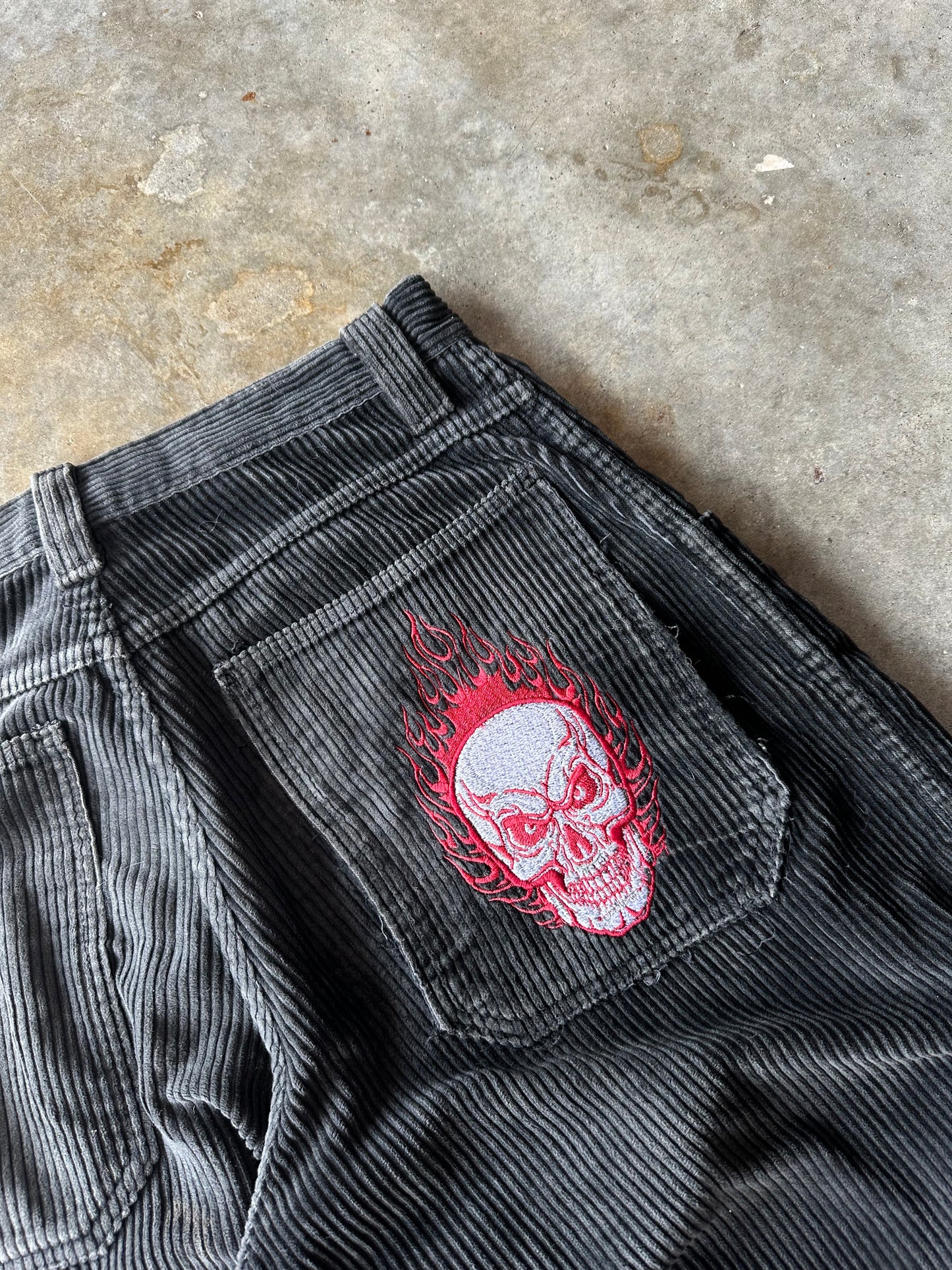 (32 x 33) JNCO Skull Embroidered Pants