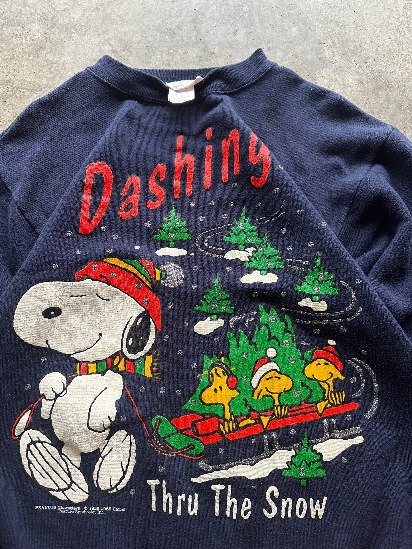 (L) Vintage Snoopy Sledding Sweatshirt