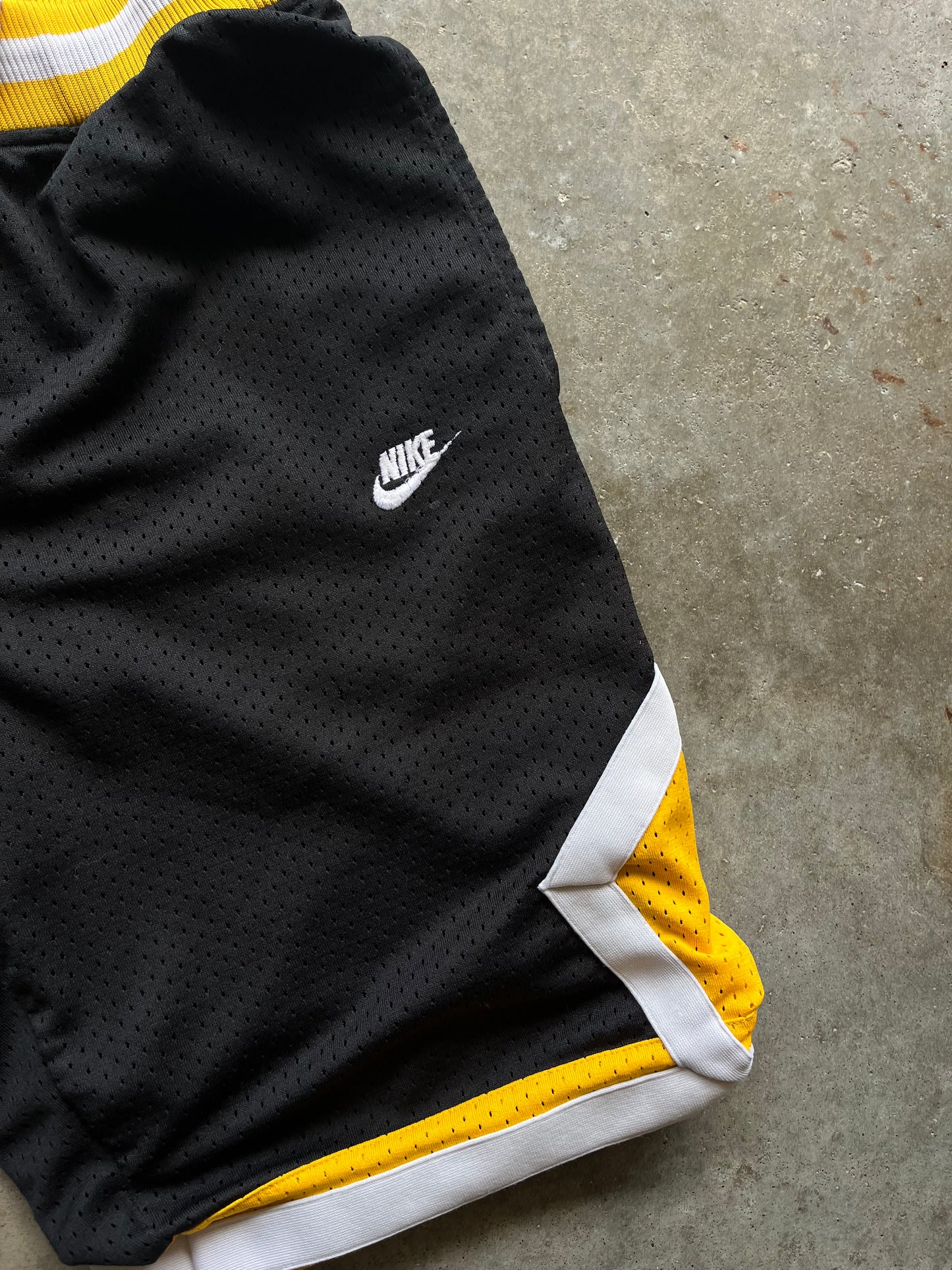 (M) Nike Mesh Shorts