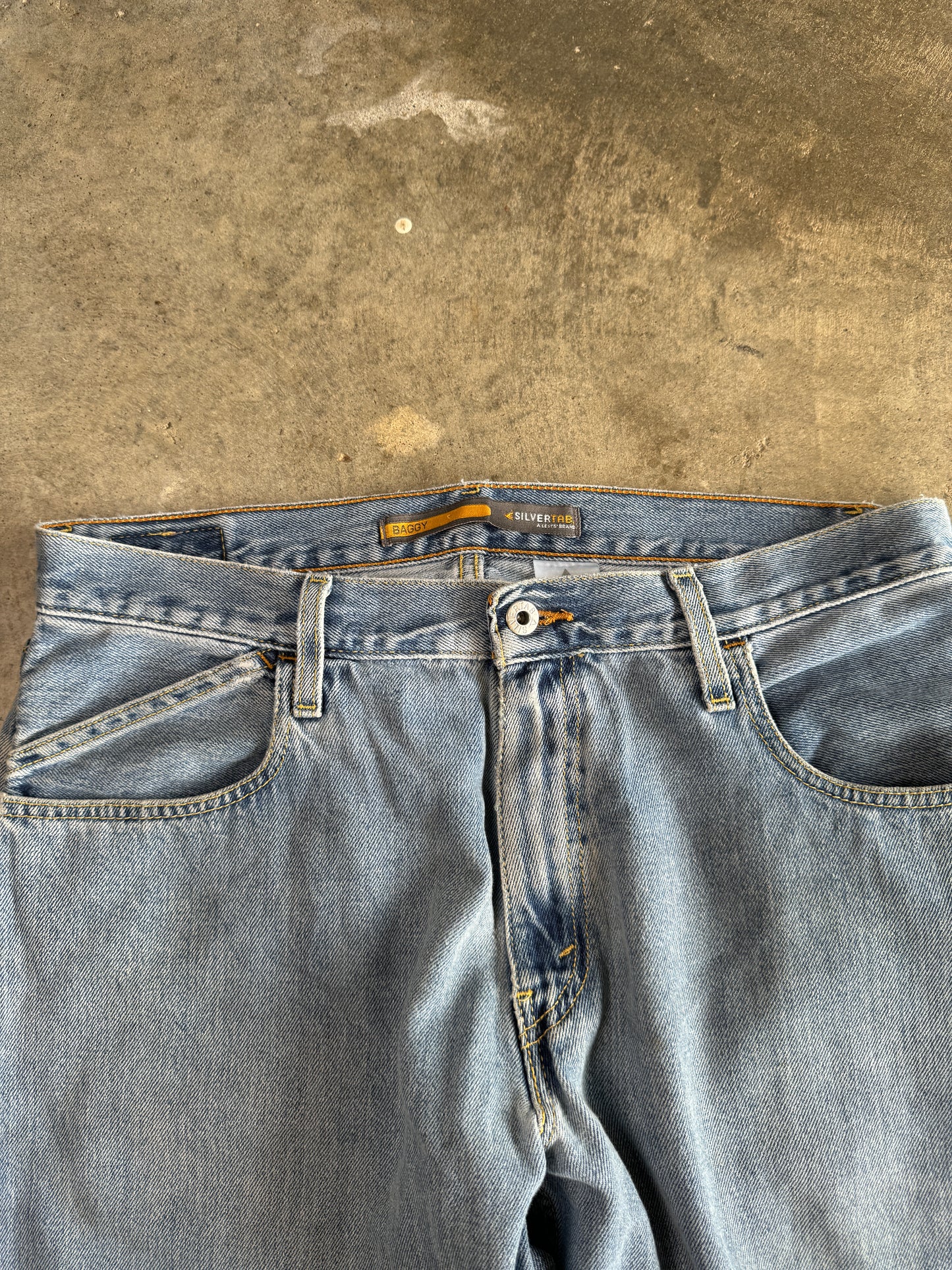 (33 x 32) Levi Silvertab Baggy Jeans