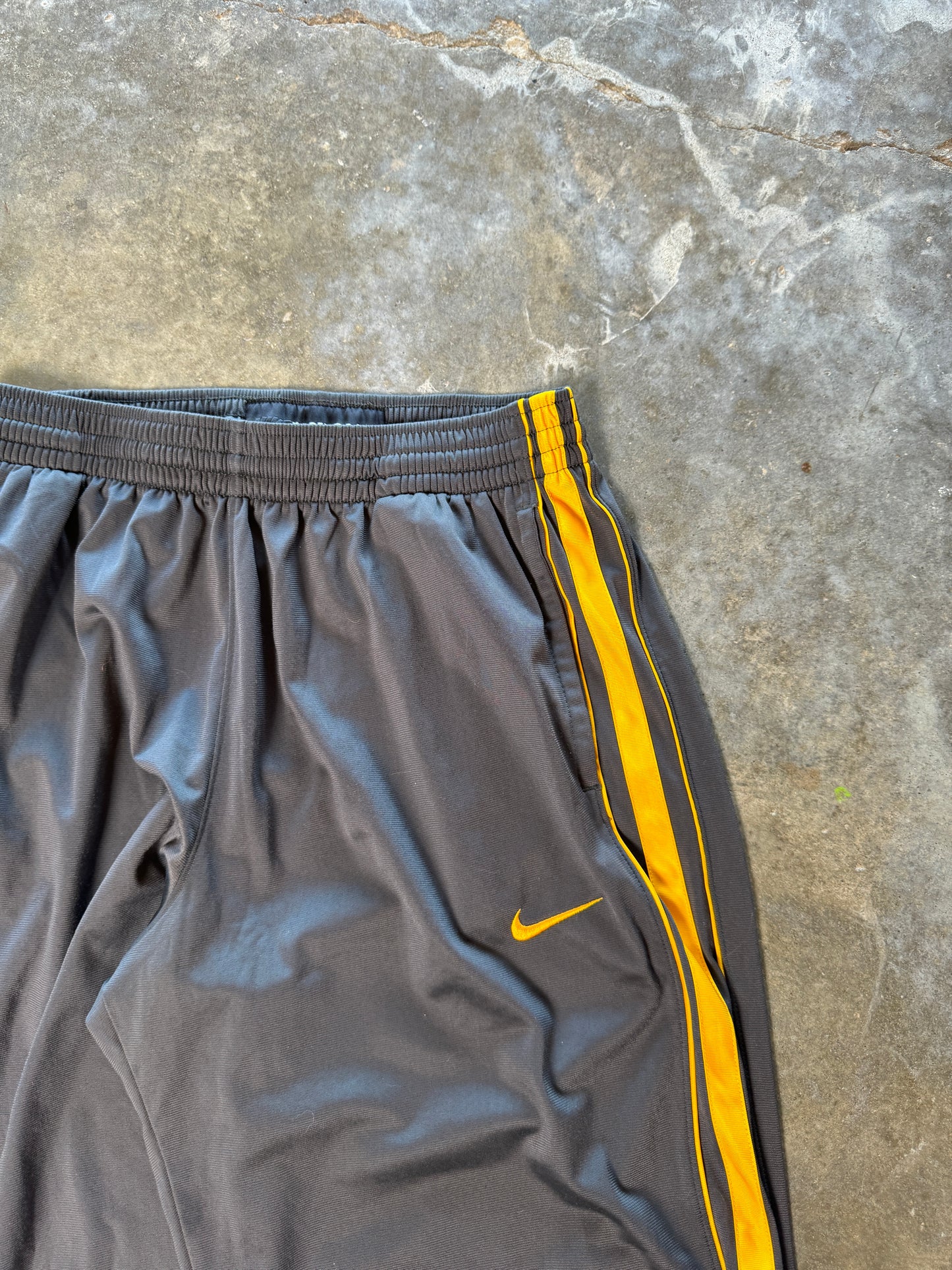 (L) Nike Basketball Sweatpants