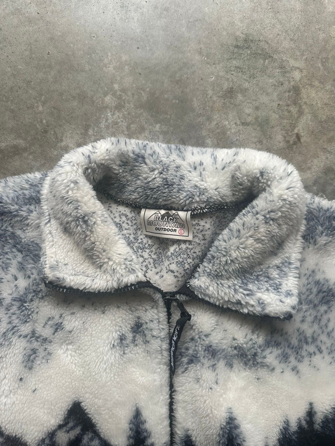 (L) Vintage Wolf Fleece