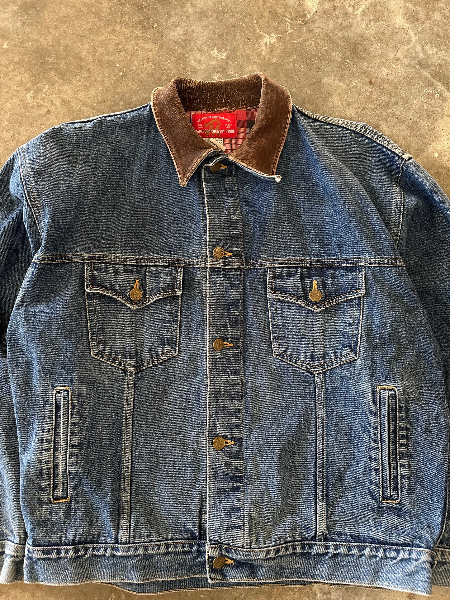 (L) Vintage Marlboro Leather Collar Denim Jacket