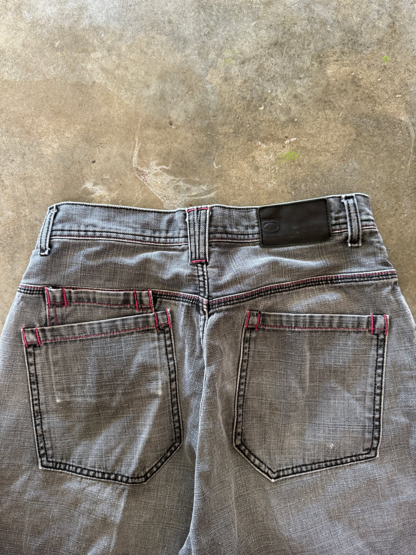 (32) Ecko Unltd Baggy Jorts