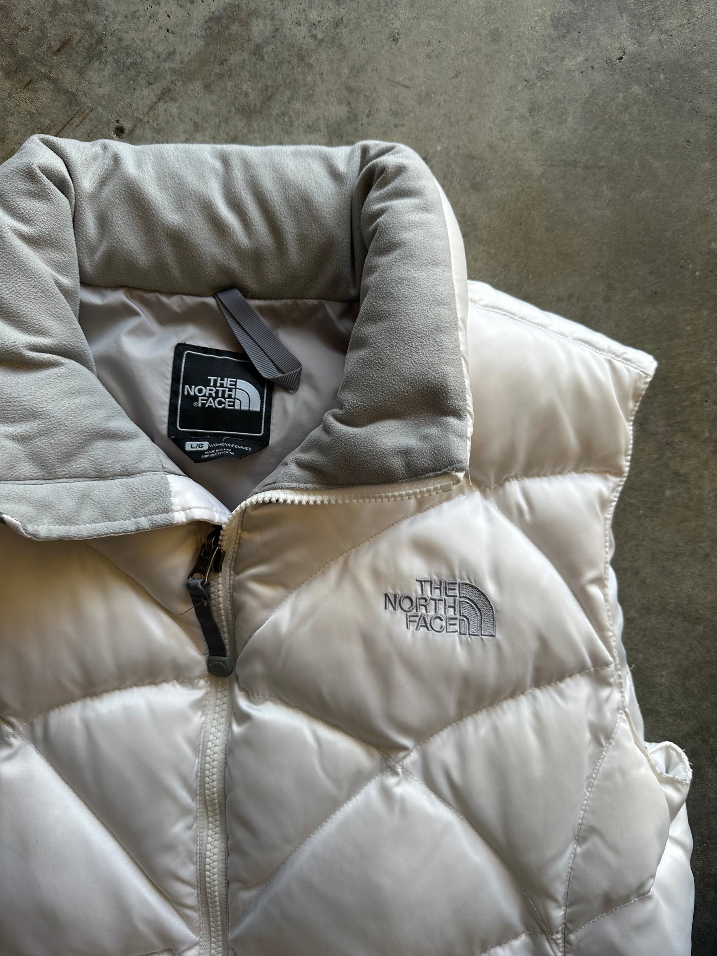 (L) The North Face 550 Puffer Vest