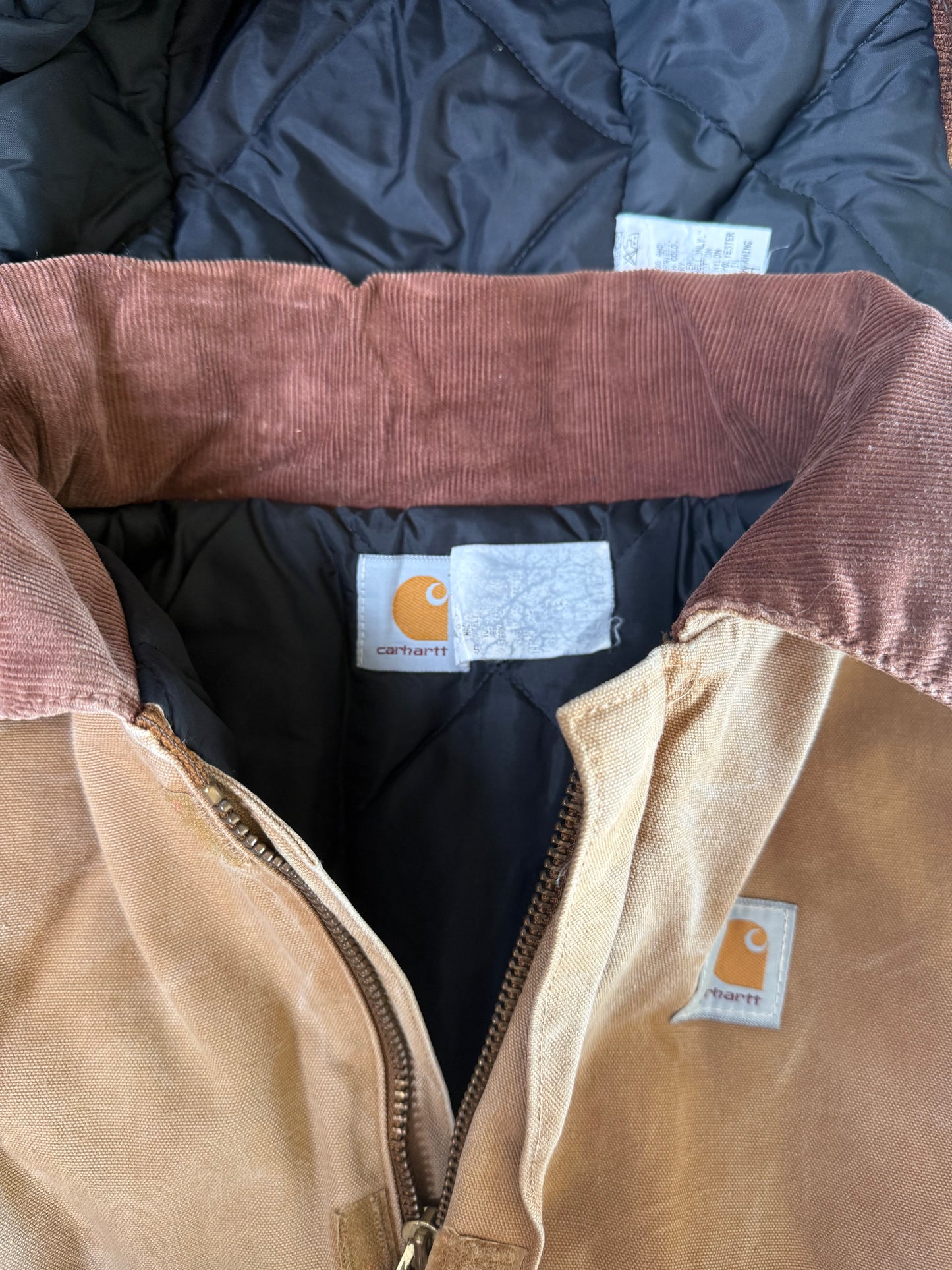 (L) Carhartt Attachable-Hood Jacket