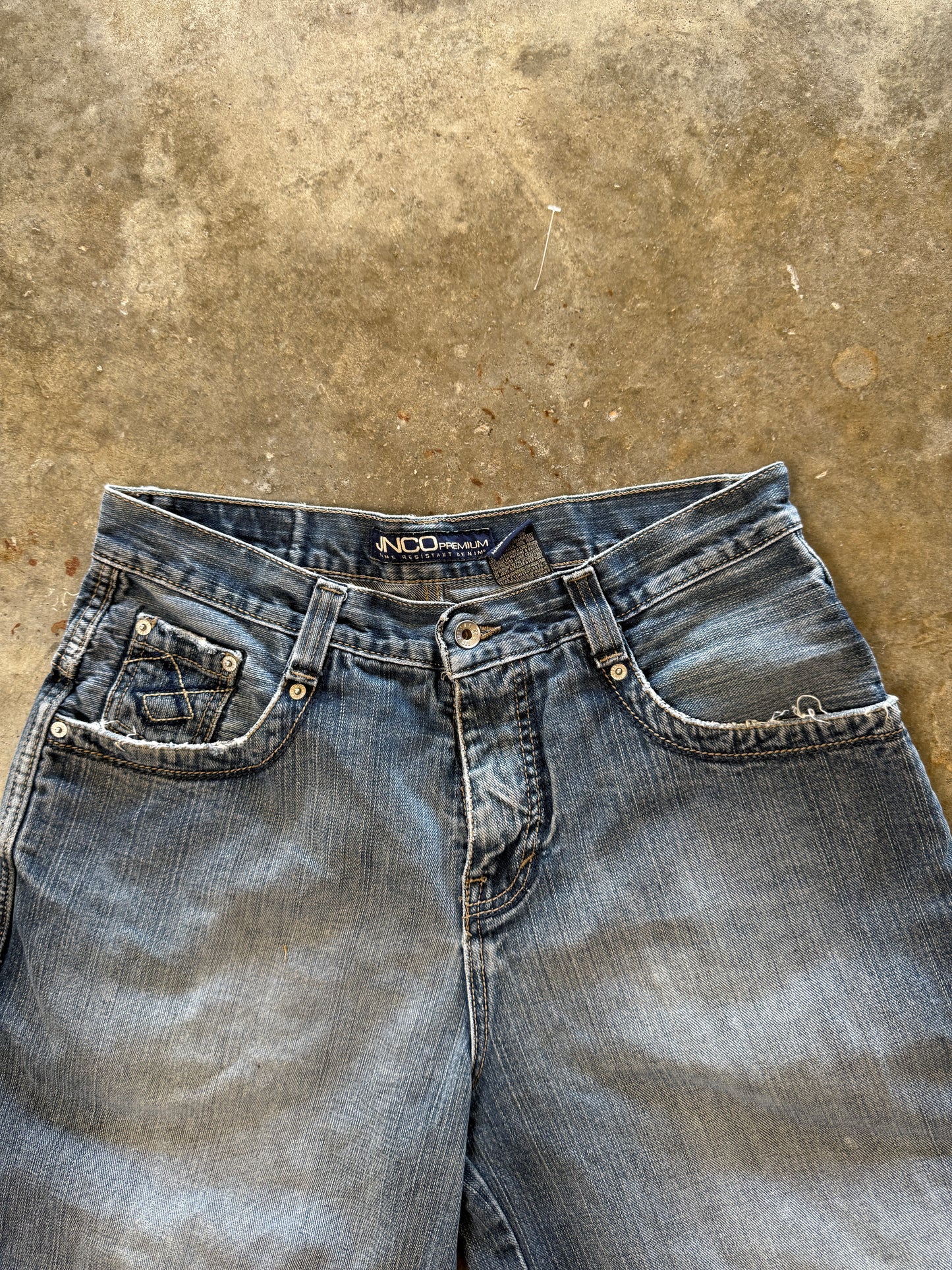 (32) 00s JNCO Skull Jorts