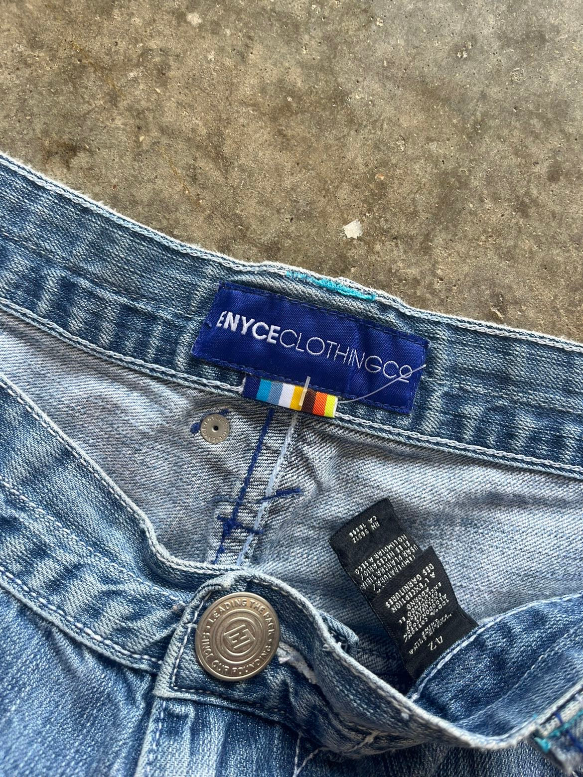 (42) 00s Enyce Jorts