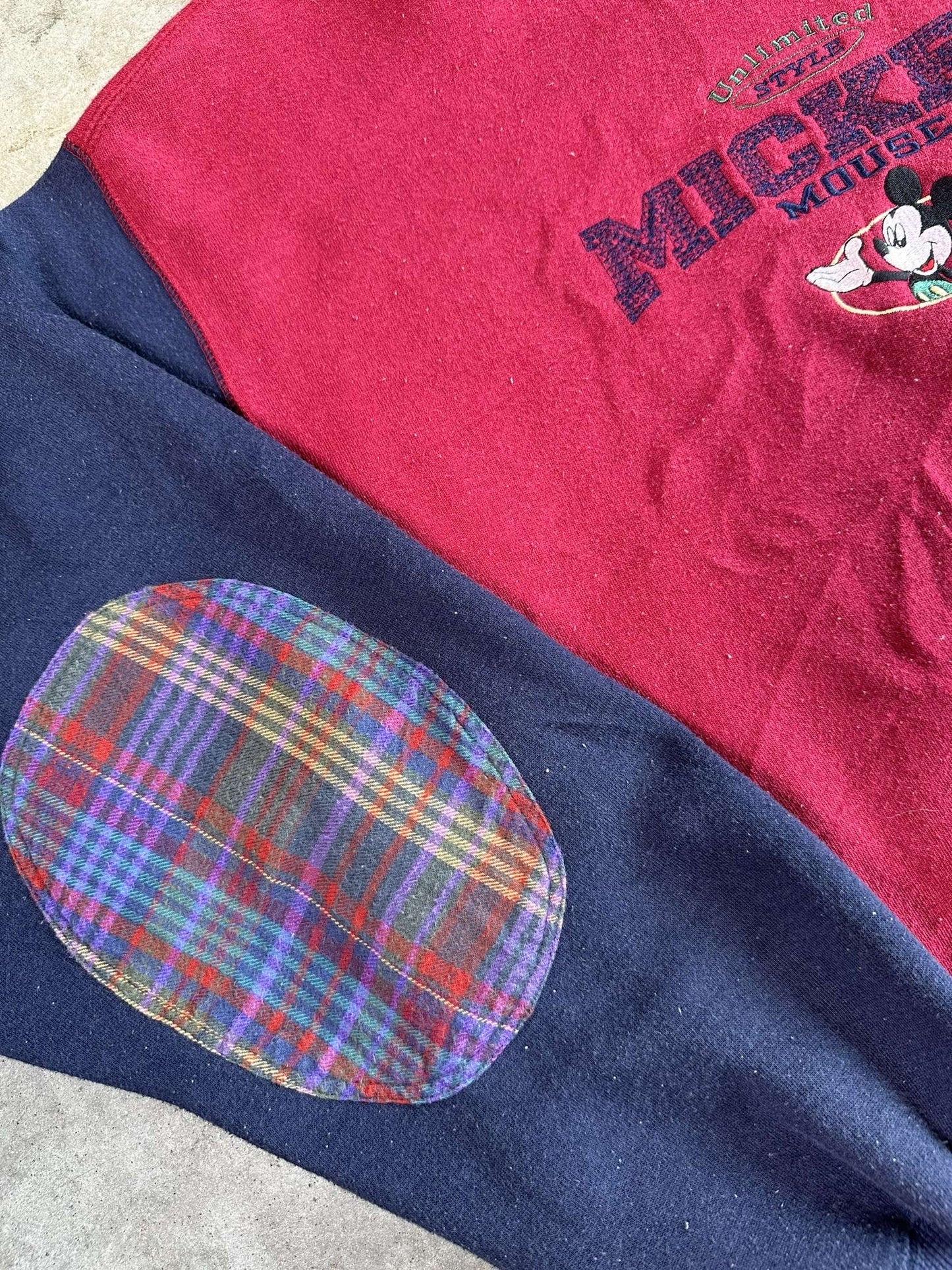 (XL) Vintage Mickey Mouse Sweatshirt