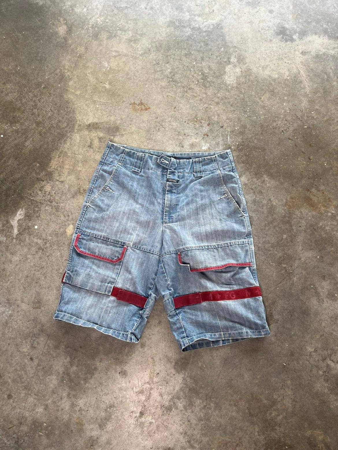 (32) 00s GIRBAUD Jorts