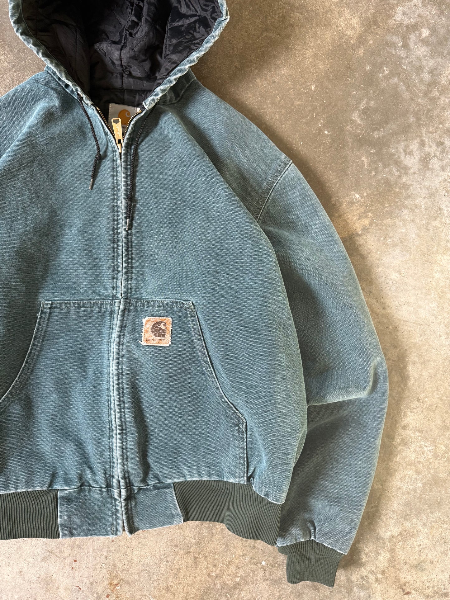 (L) Vintage Carhartt Hooded Jacket