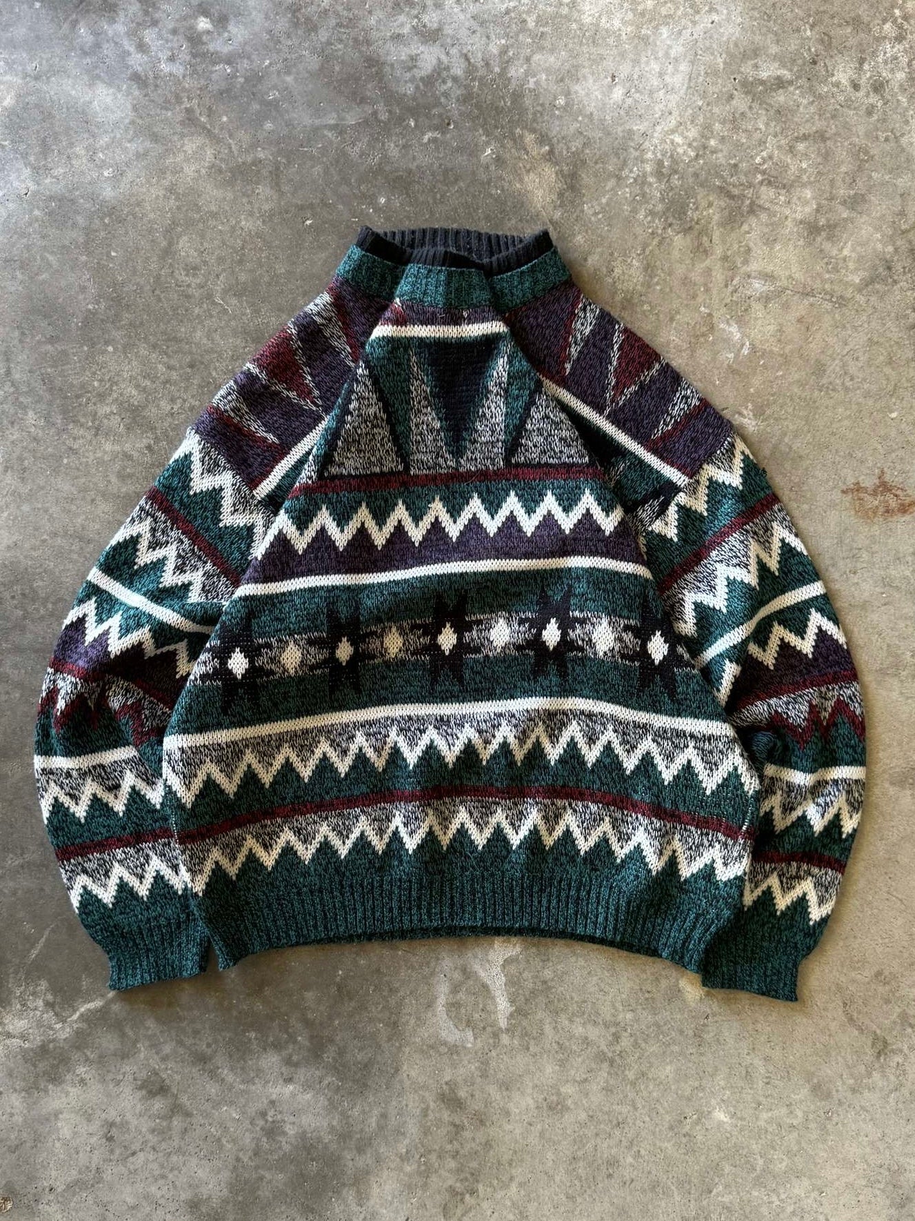 (L) Vintage Knit Patterned Sweater