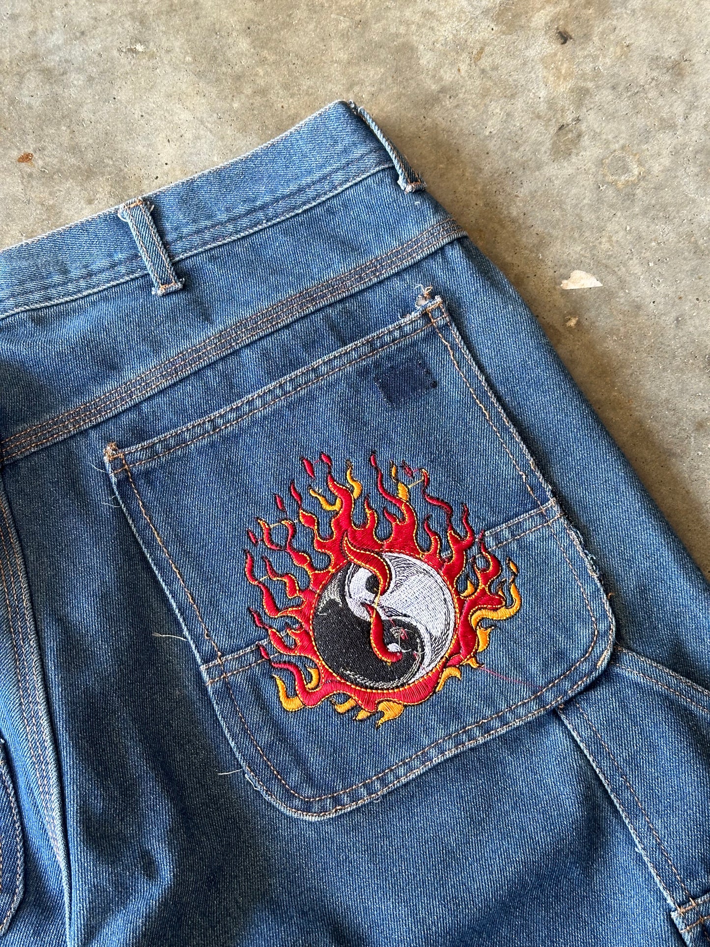 (34 x 32) New Vtg Yin & Yang Jeans