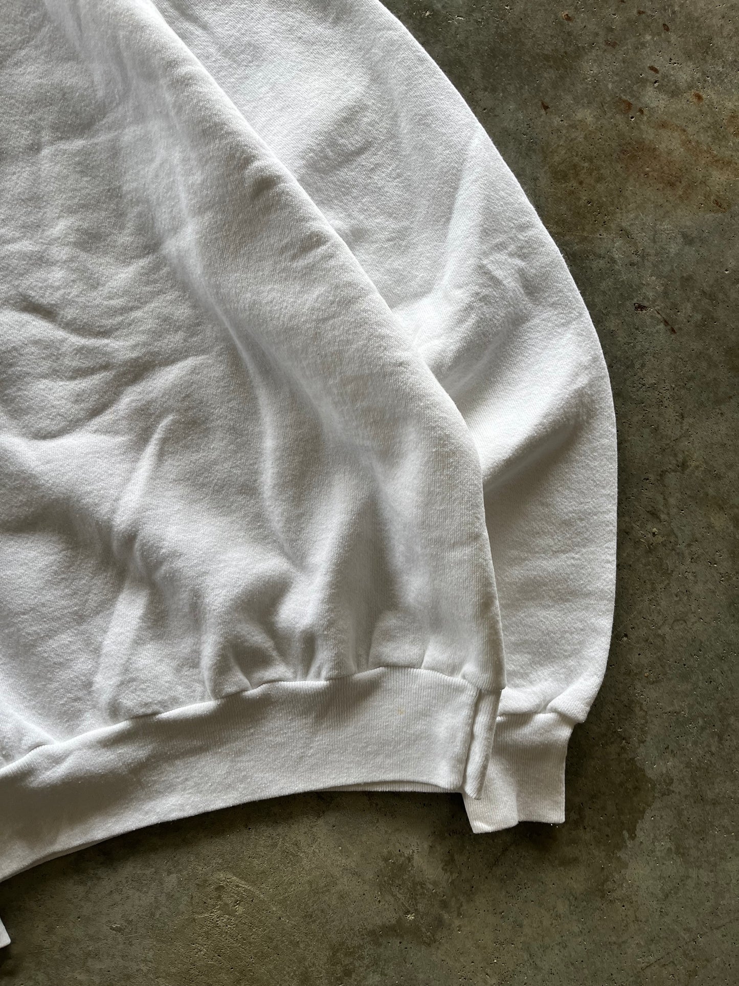 (M) Vintage Oneita Essential White Sweatshirt