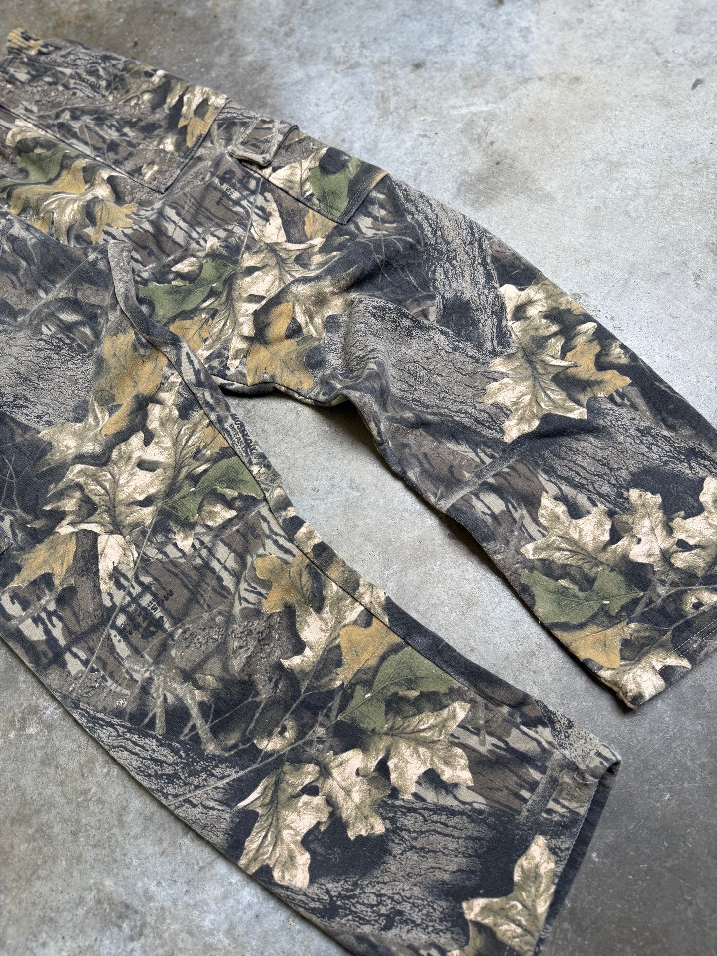 (XL) Vintage Camo Cargo Sweatpants