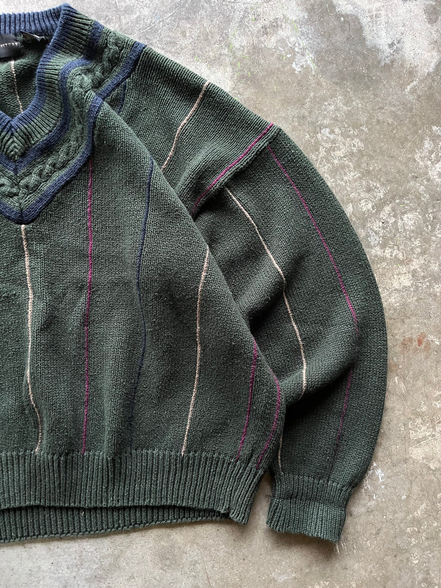 (L) Vintage V-Neck Knit Sweater