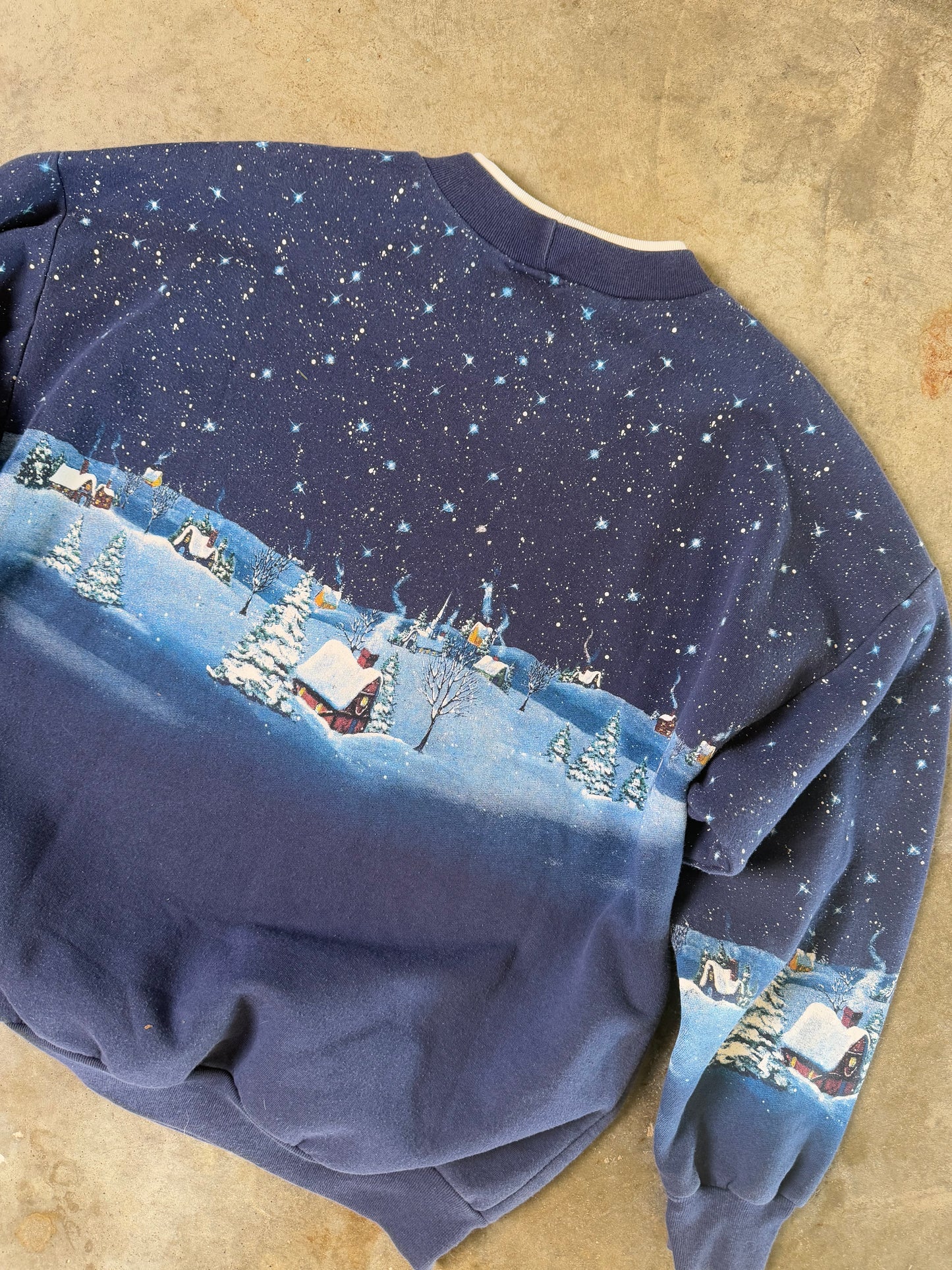 (L) Vintage Christmas Wrap-Around Sweatshirt