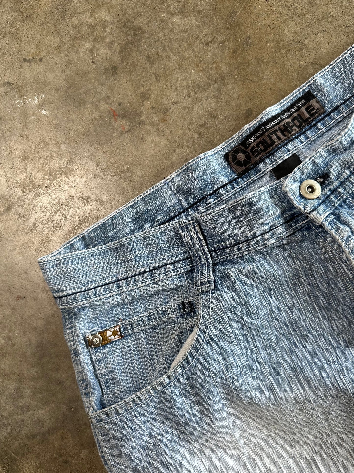 (36) New Vtg Skull Jorts