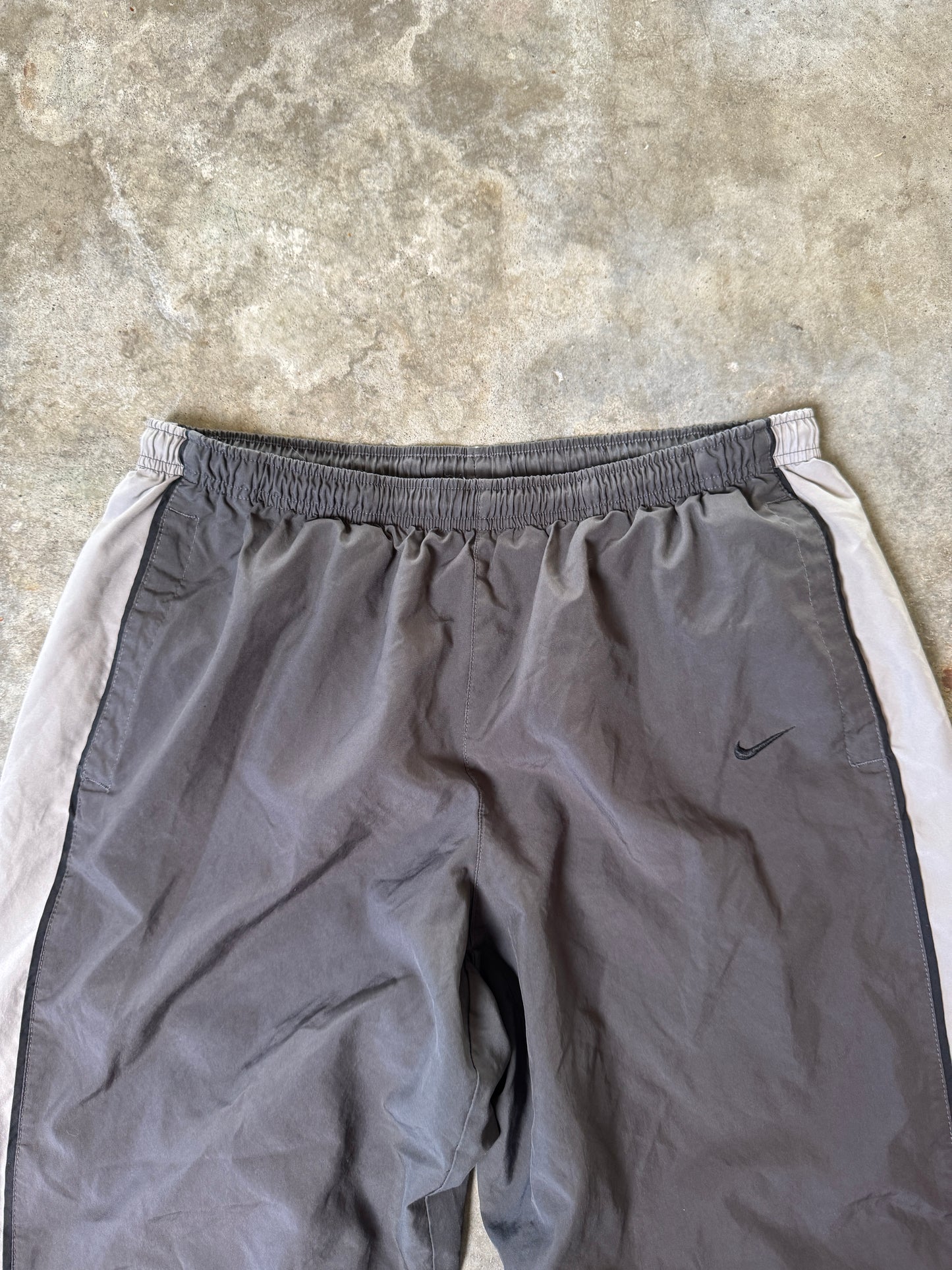 (L) Nike Nylon Sweatpants