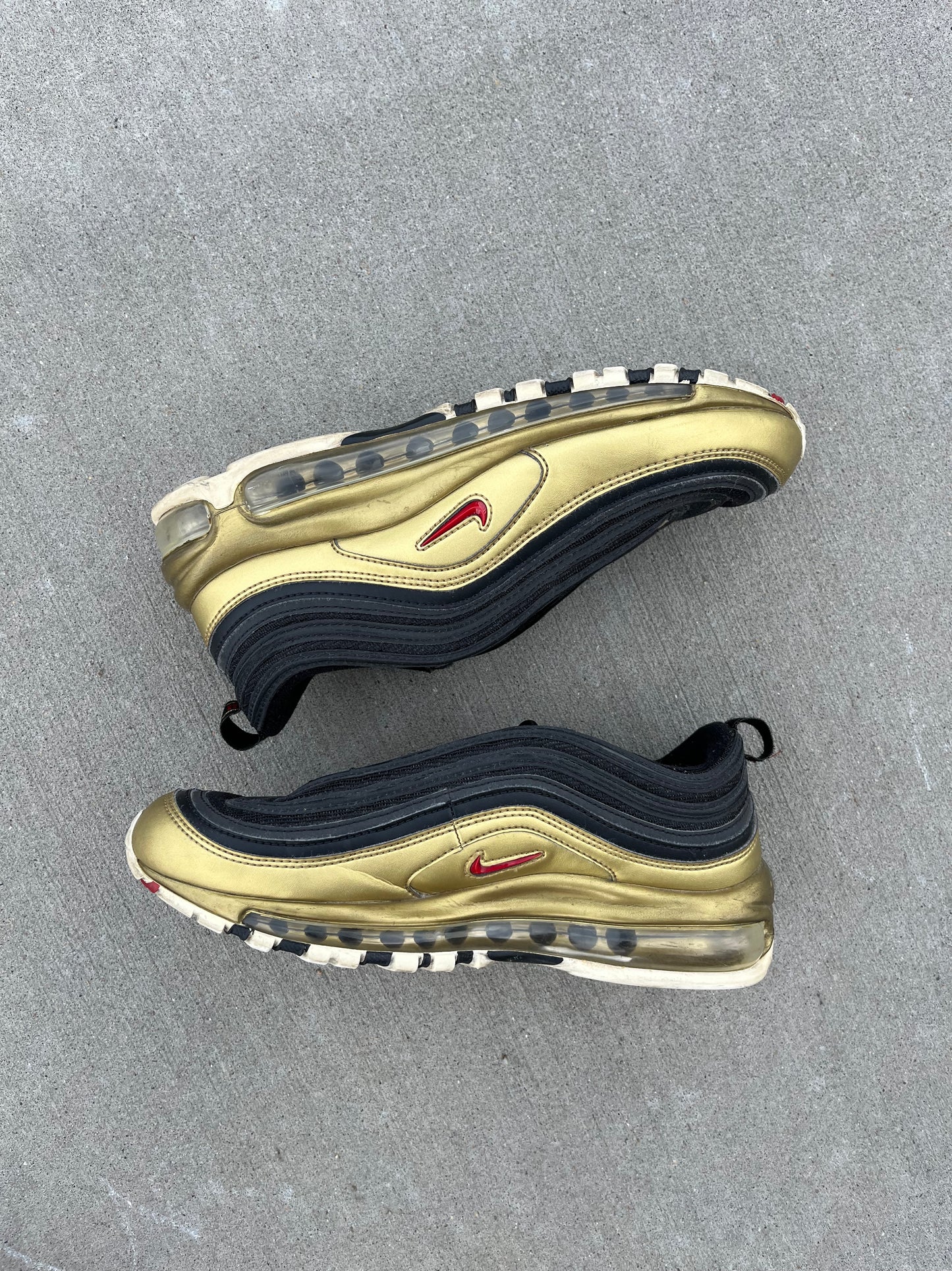 (7) Men's Nike Gold Air Max Shoes