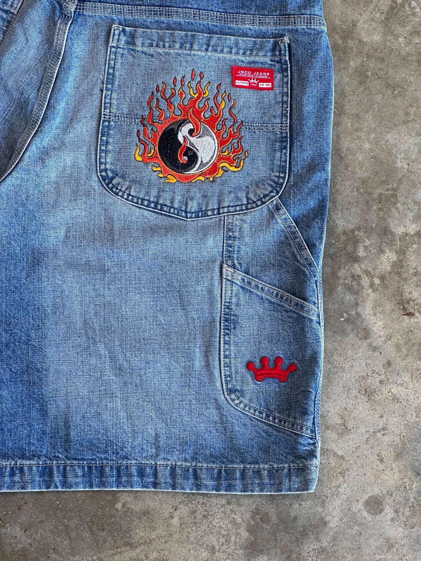 (38) JNCO Yin & Yang Embroidered Jorts