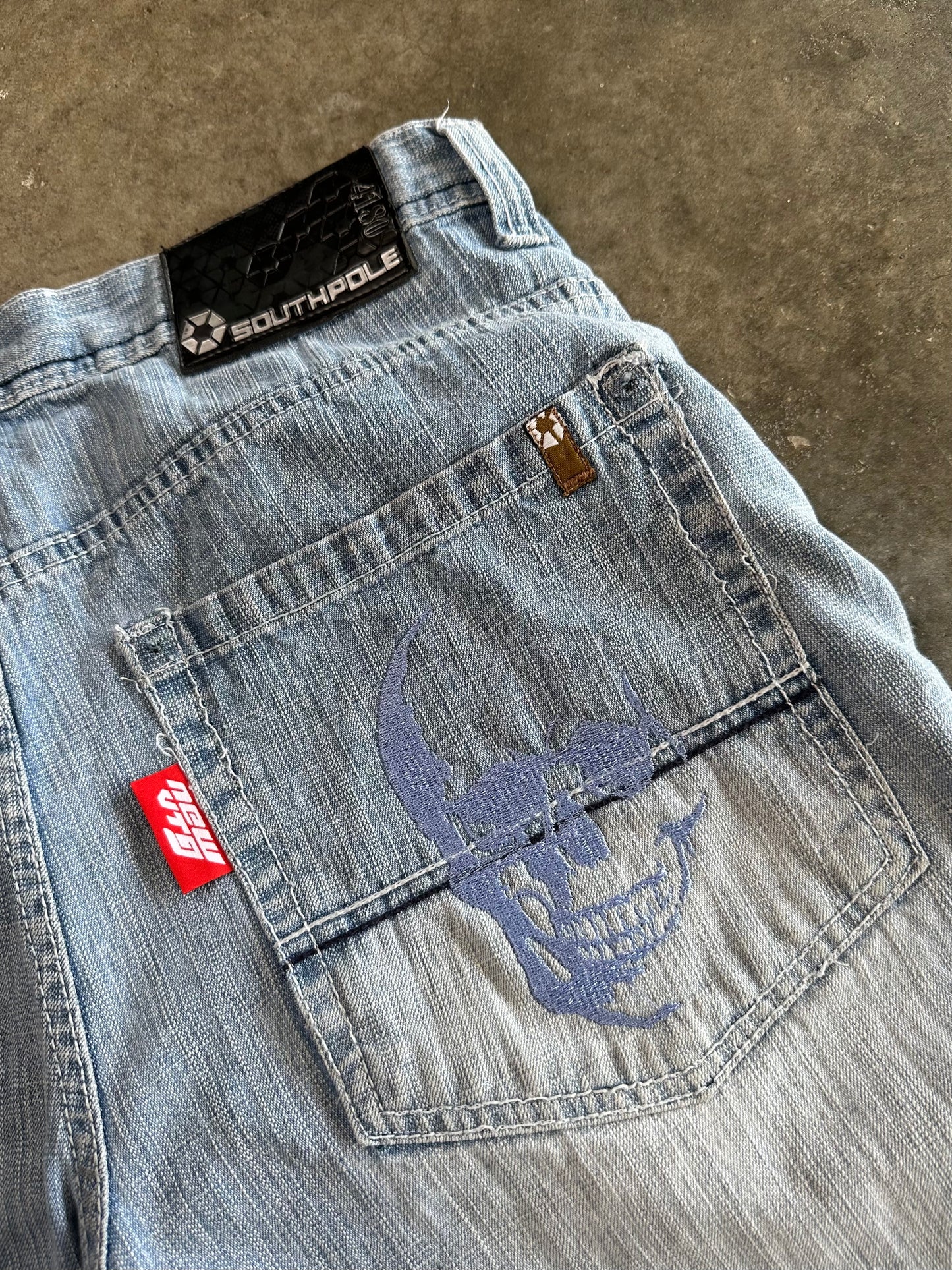 (36) New Vtg Skull Jorts