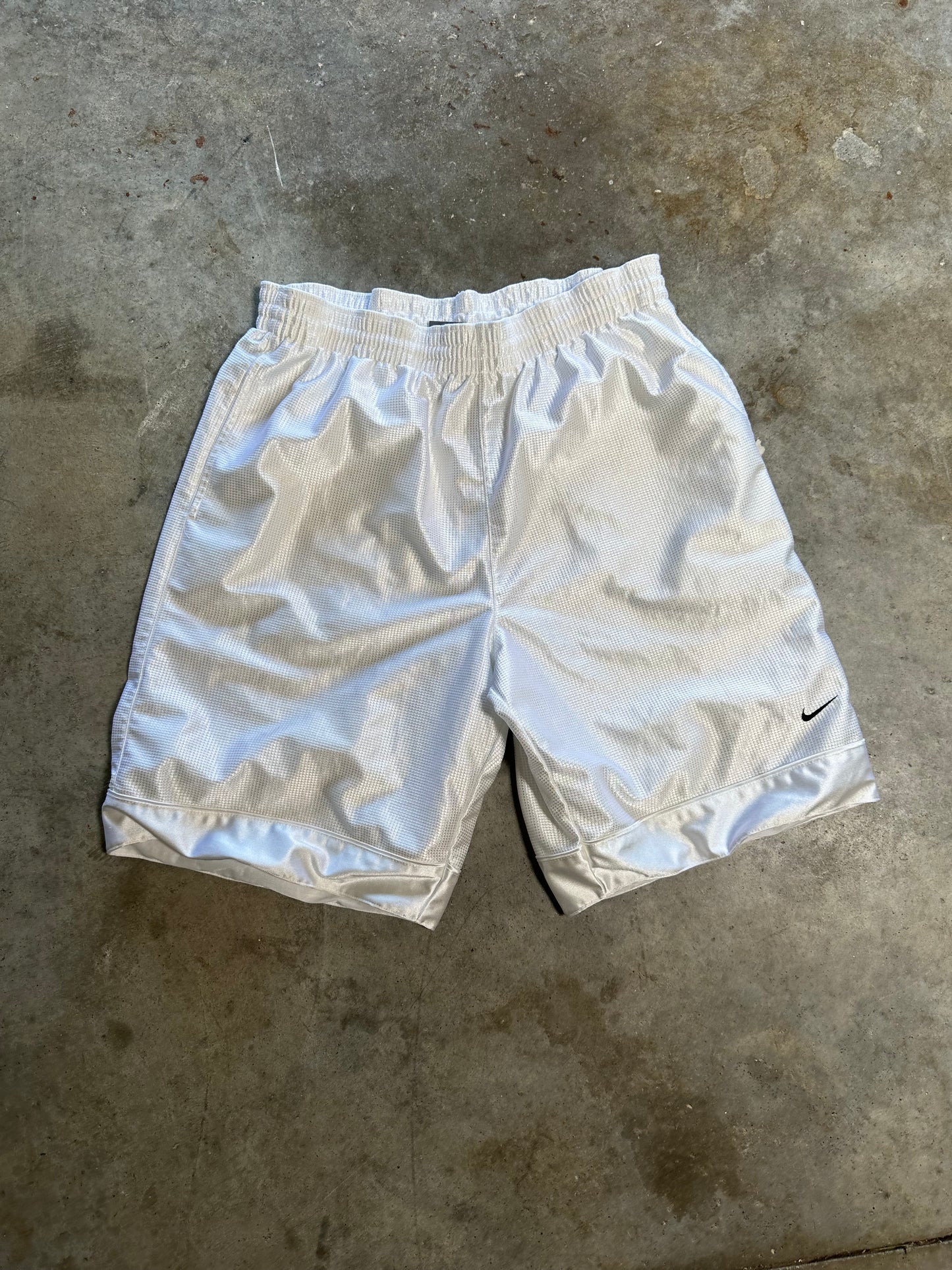 (M) 00s Nike Shorts