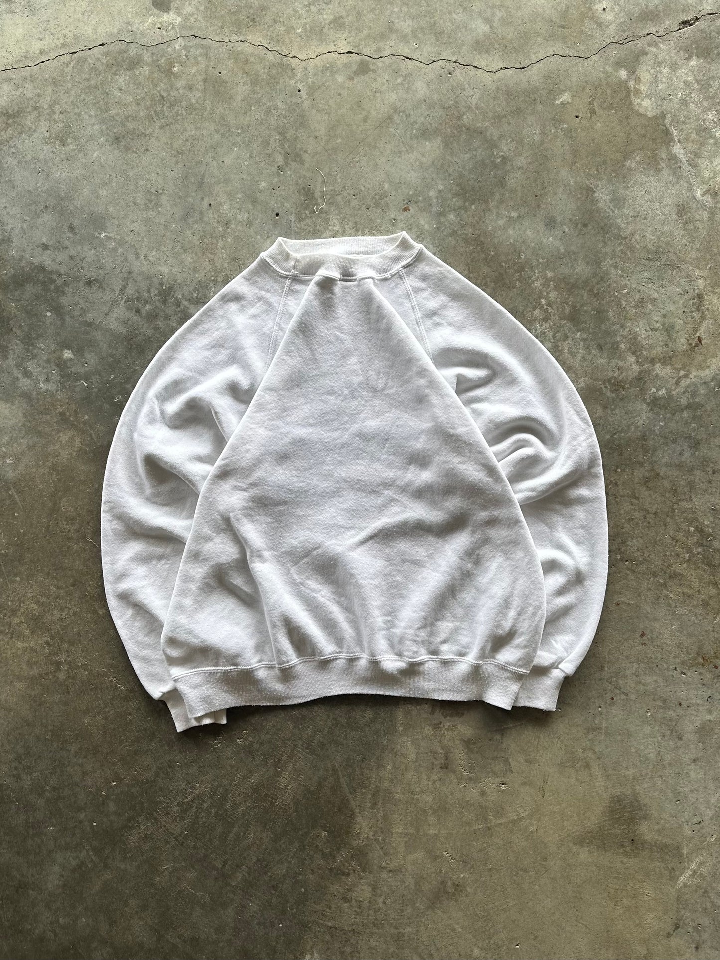 (M) Vintage Essential White Sweatshirt