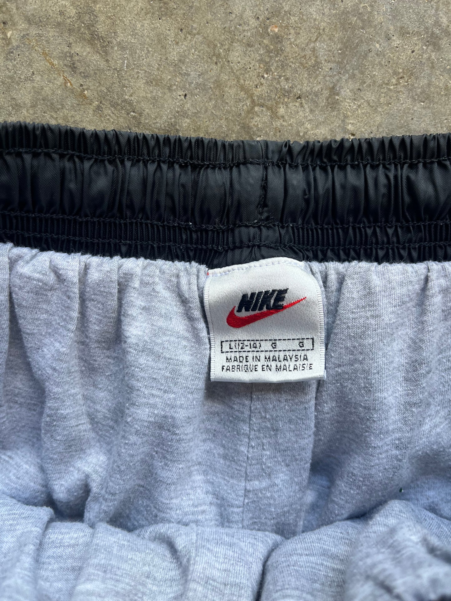 (L) Nike Nylon Sweatpants