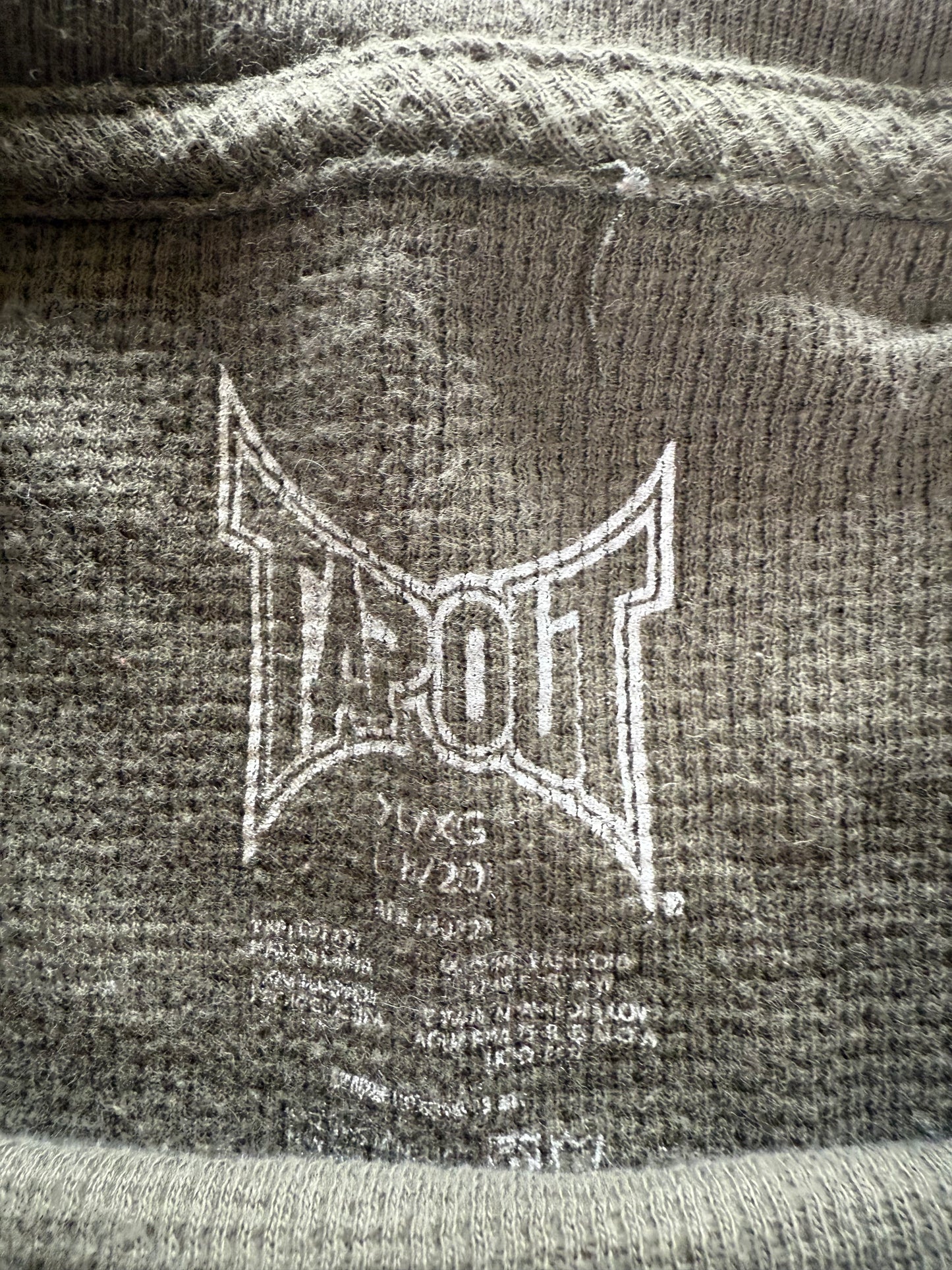 (XL) 00s Tapout Longsleeve