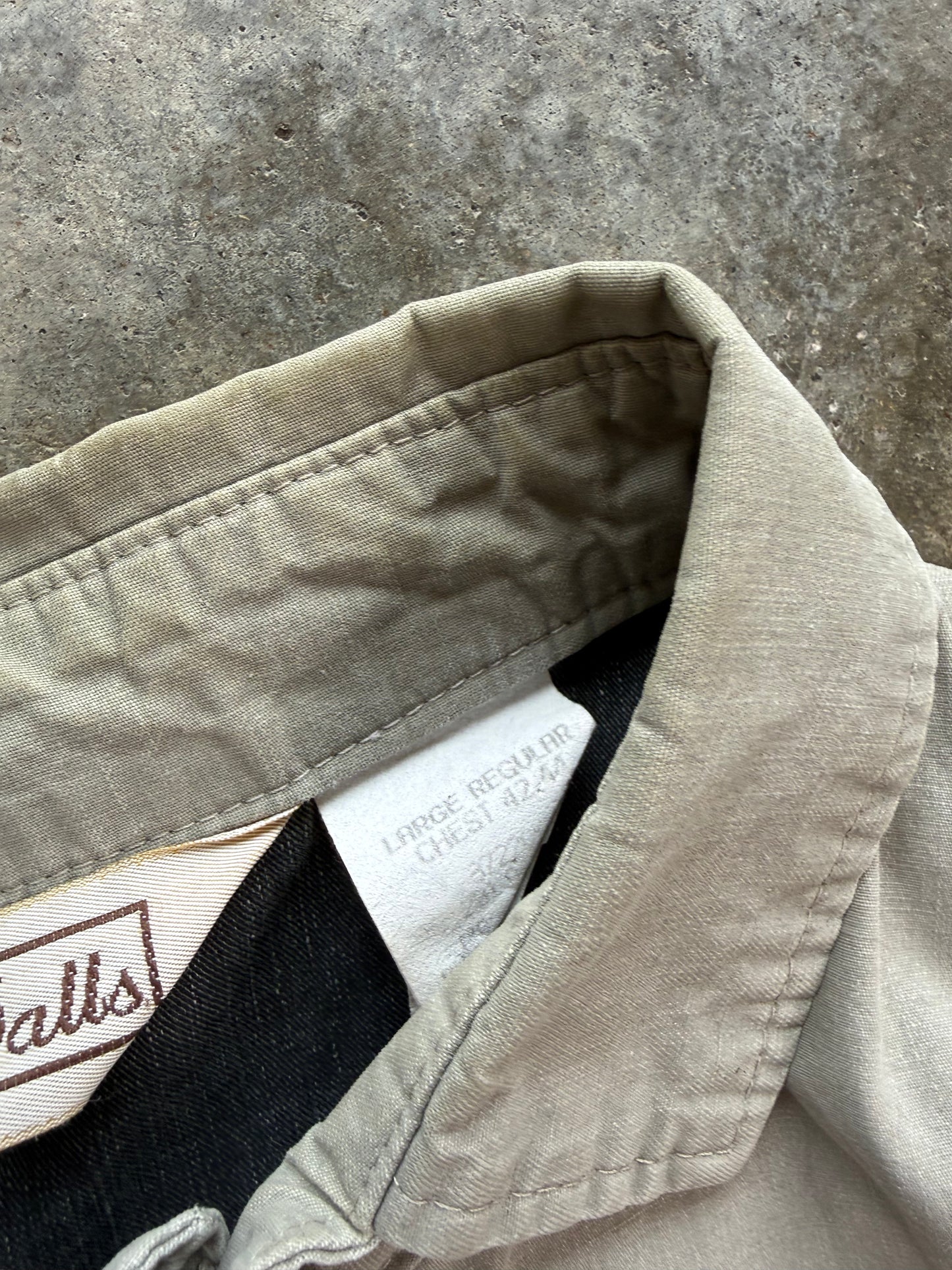 (L) Vintage Walls Zip-Up