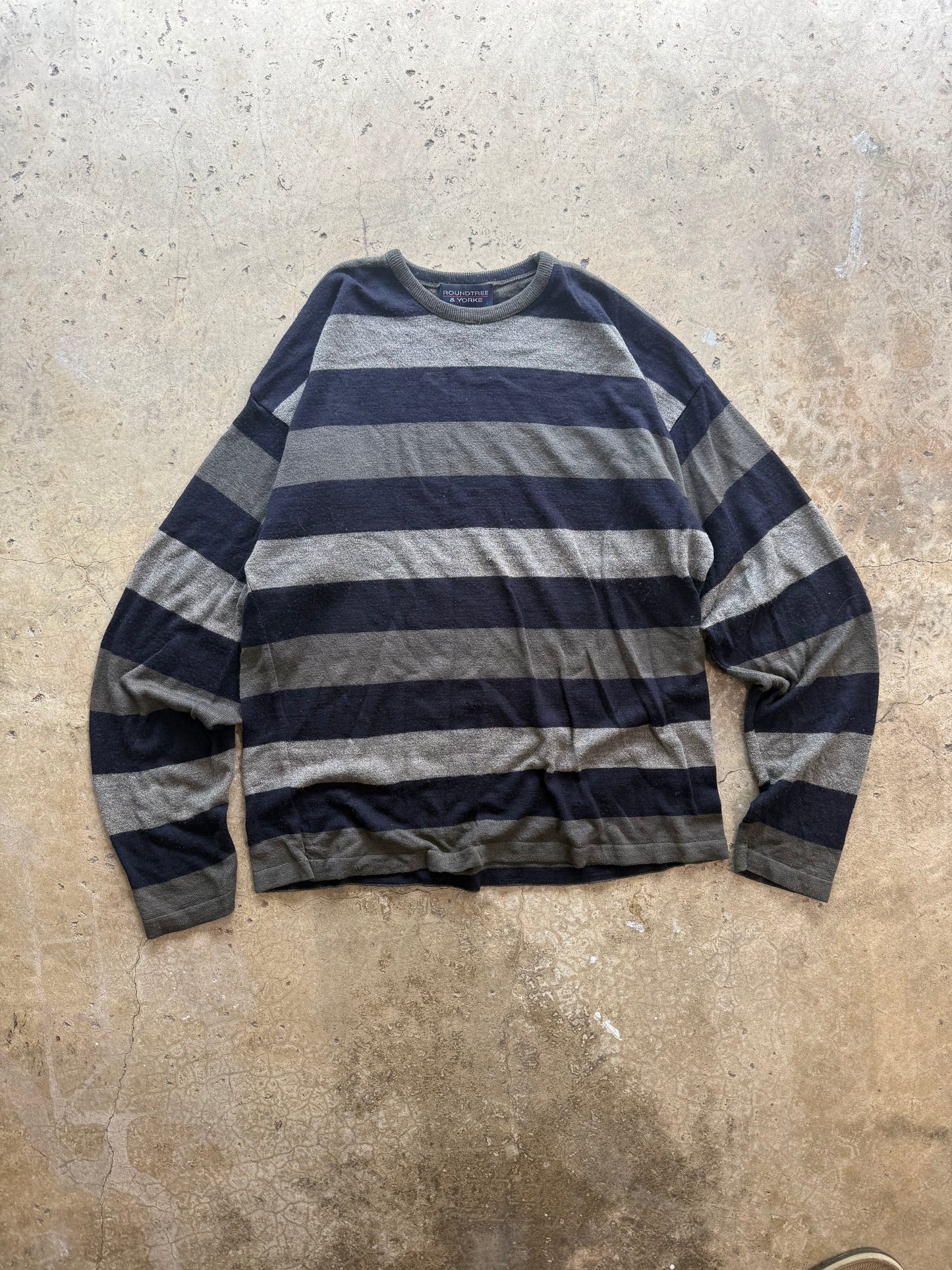 (XL) 00s Y2K RoundTree & Yorke Longsleeve