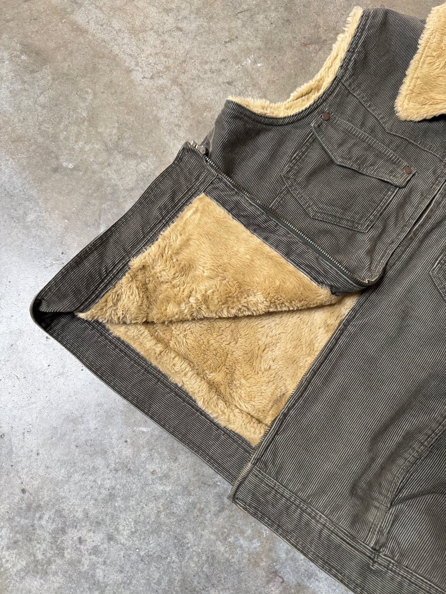 (L) Cabela's Corduroy Vest