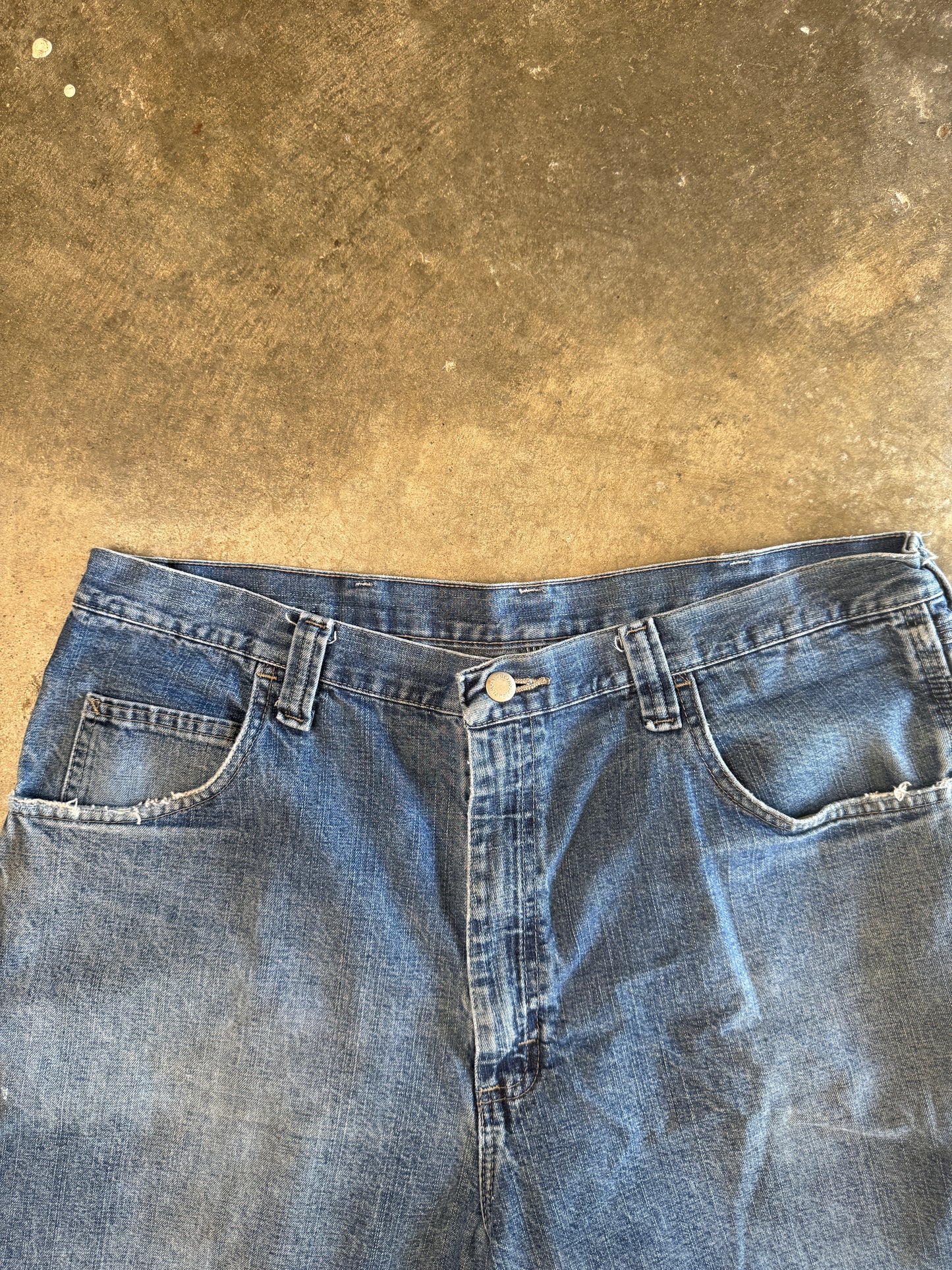 (38) 00s Wrangler Jorts