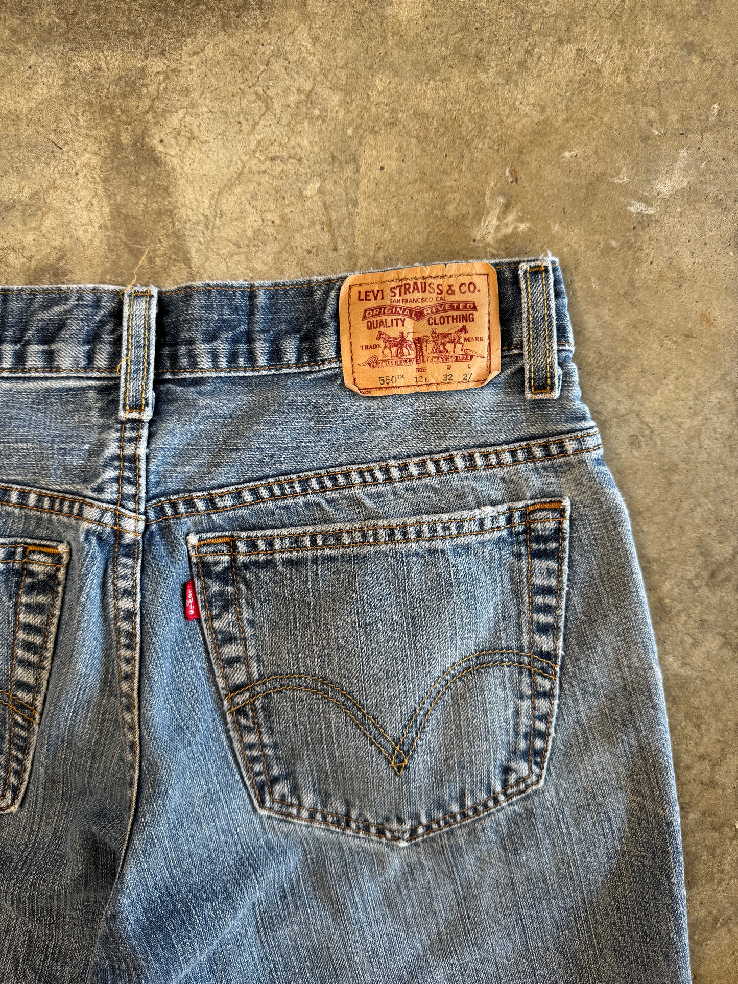 (36) 00s Levi Relaxed Fit Jorts