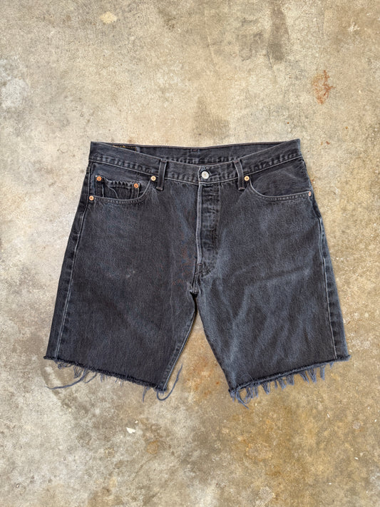 (36) 00s Levi Darkwash Jorts
