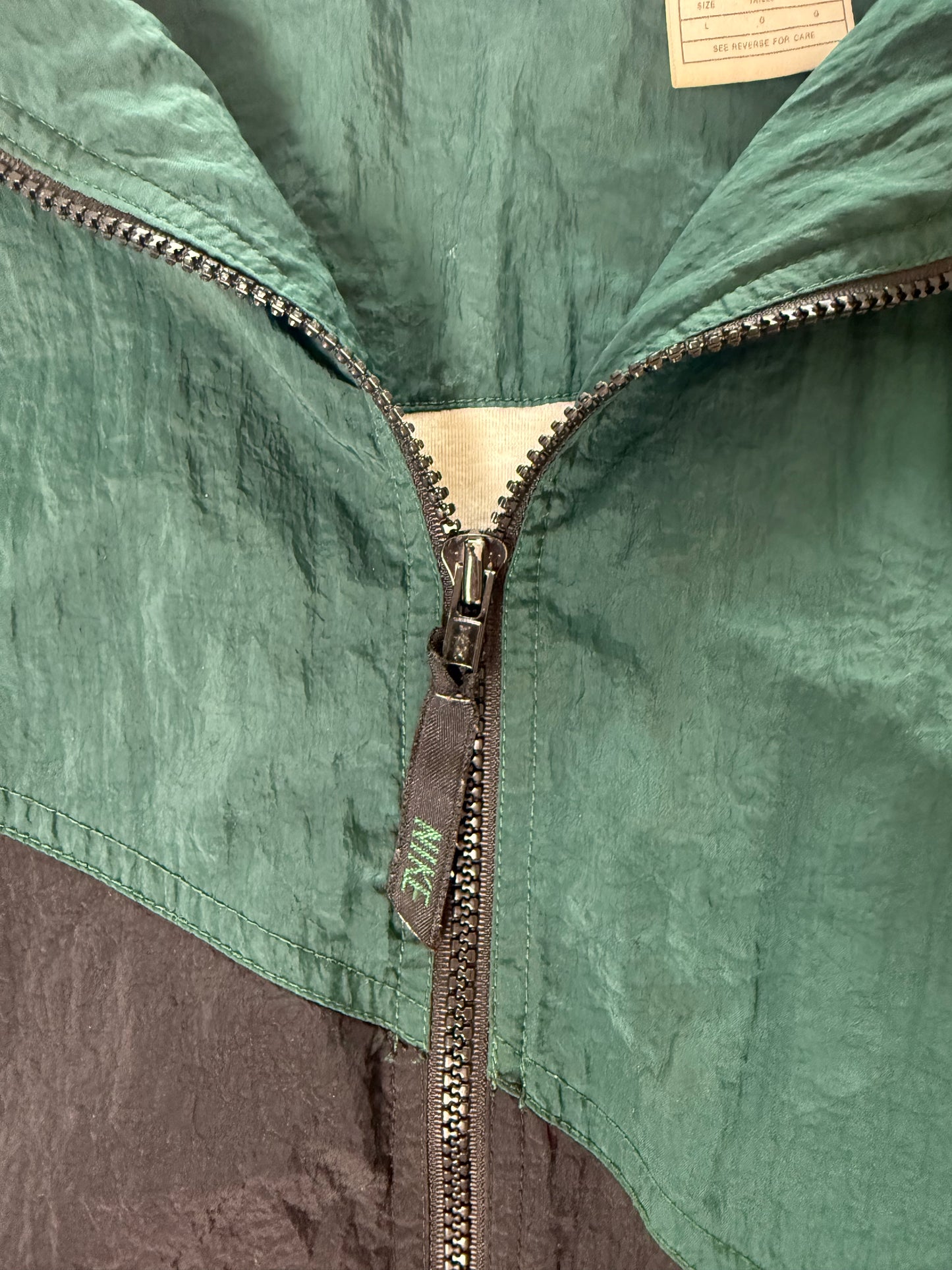 (L) Vintage 90s Nike Big Swoosh Windbreaker Jacket