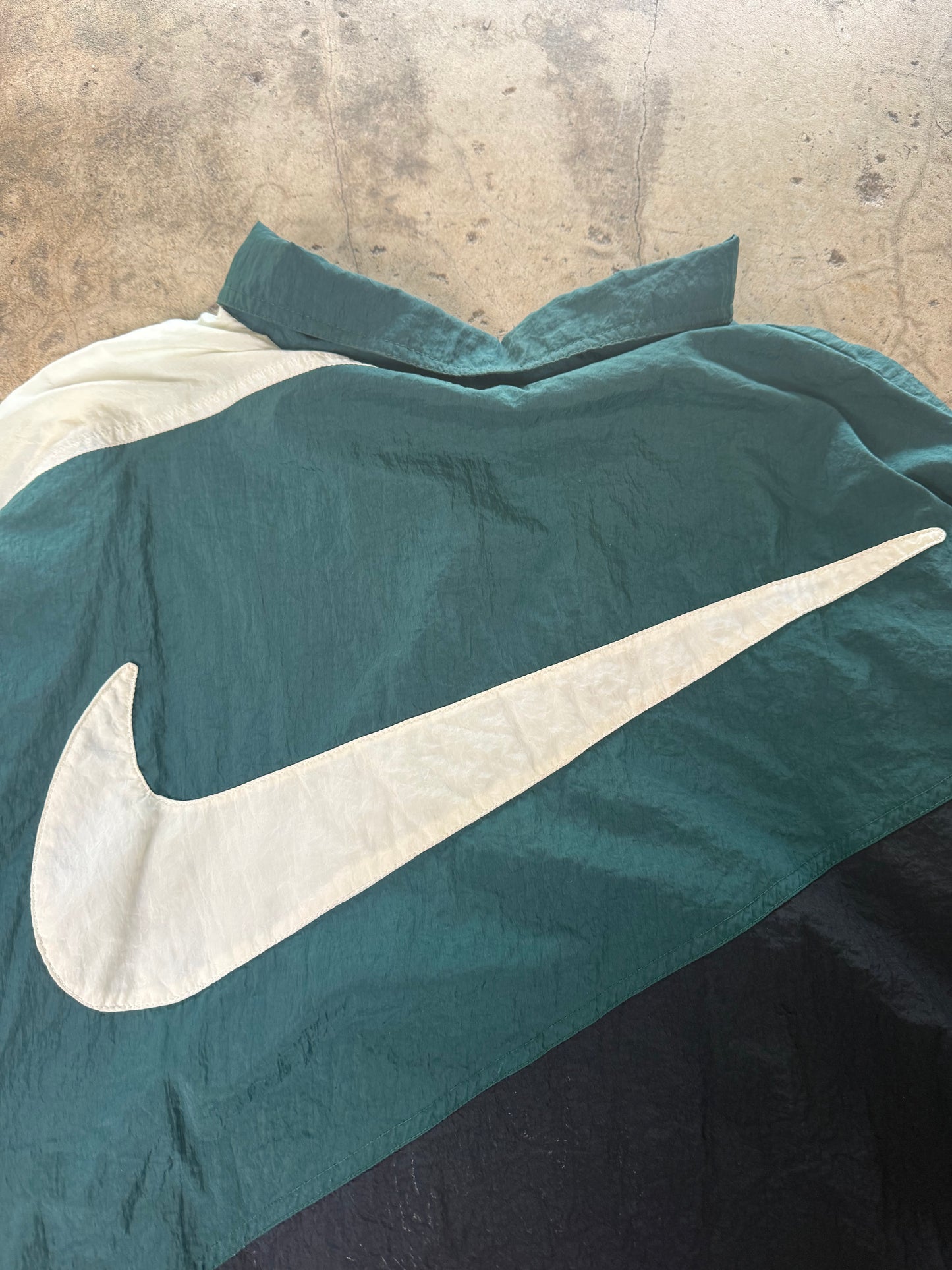 (L) Vintage 90s Nike Big Swoosh Windbreaker Jacket