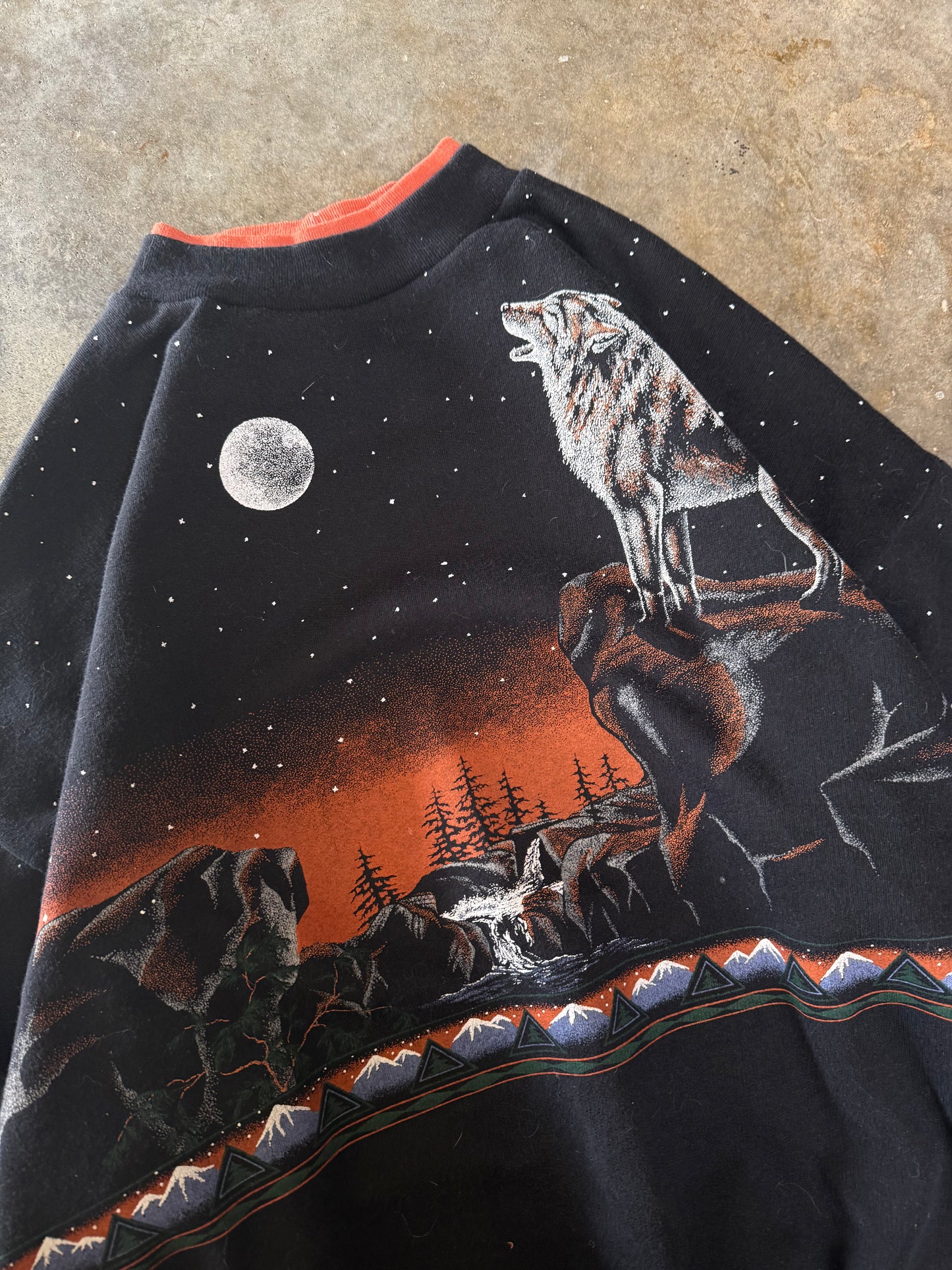 (M) Vintage Wolves AOP Sweatshirt
