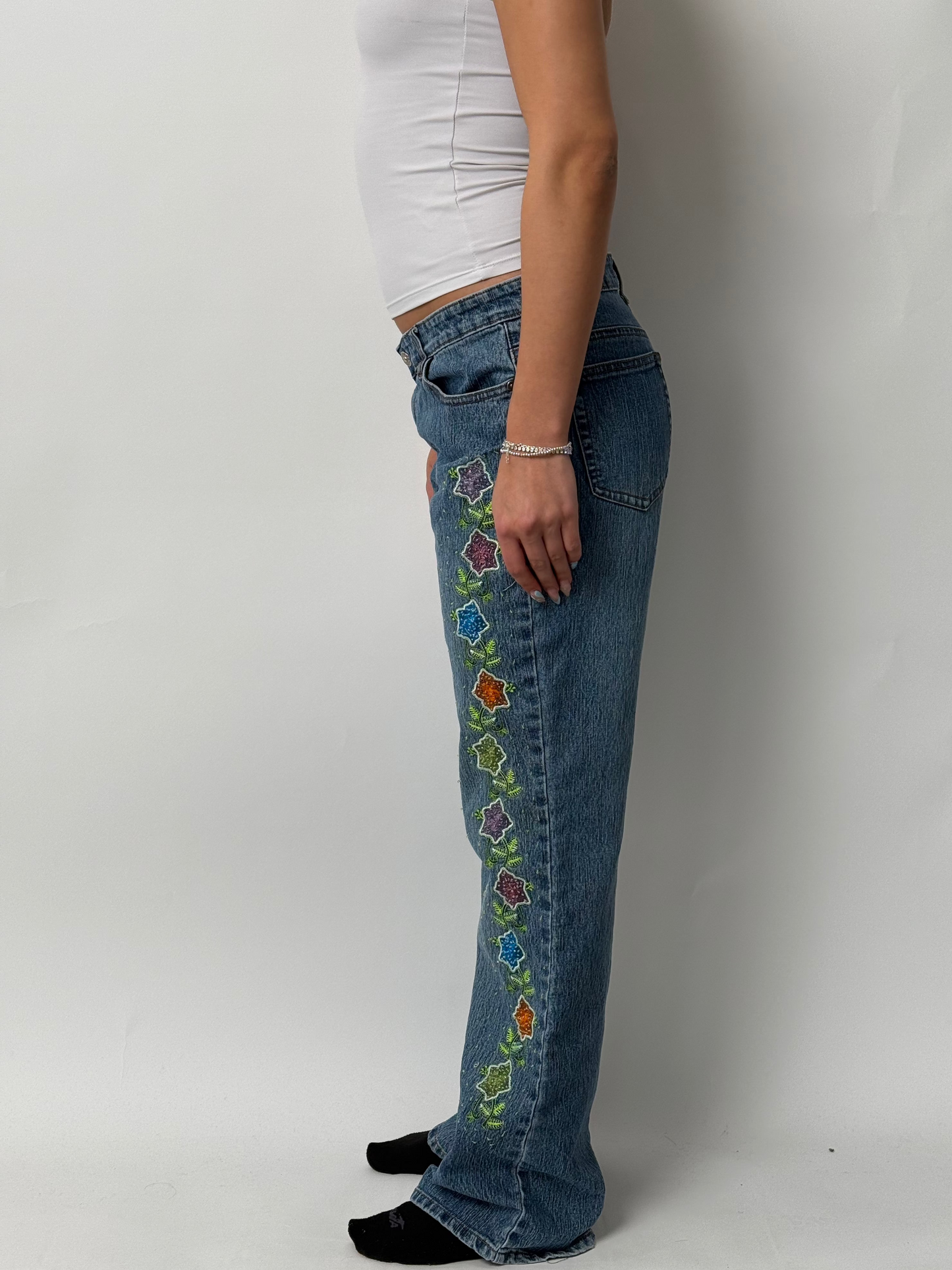 (10) 00s Cosmopolitan Flower Embroidered Jeans